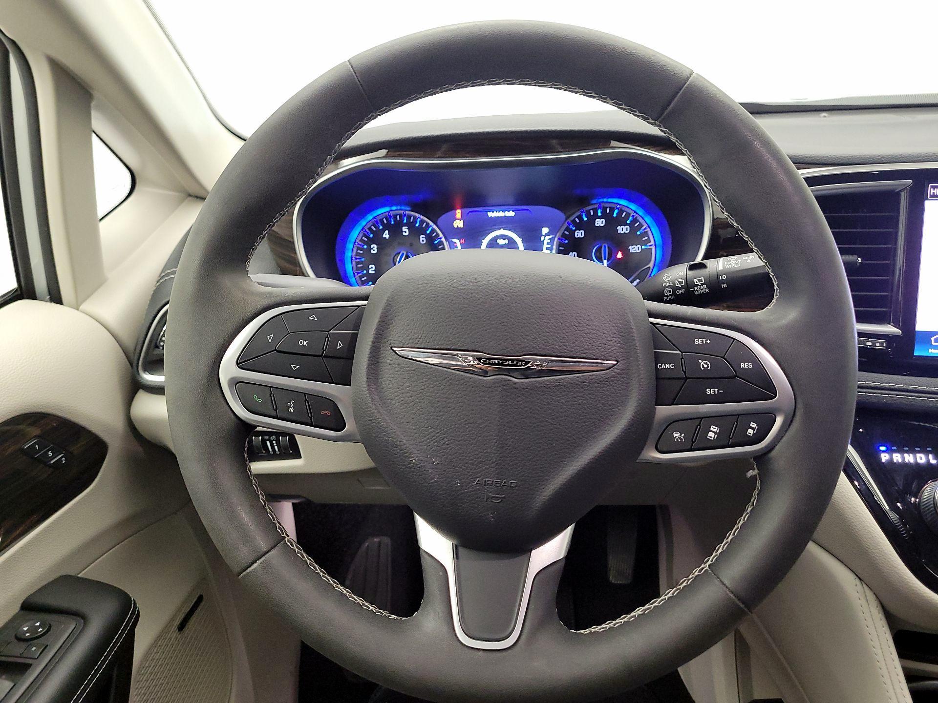 Thumbnail: 2022 Chrysler Pacifica - 10