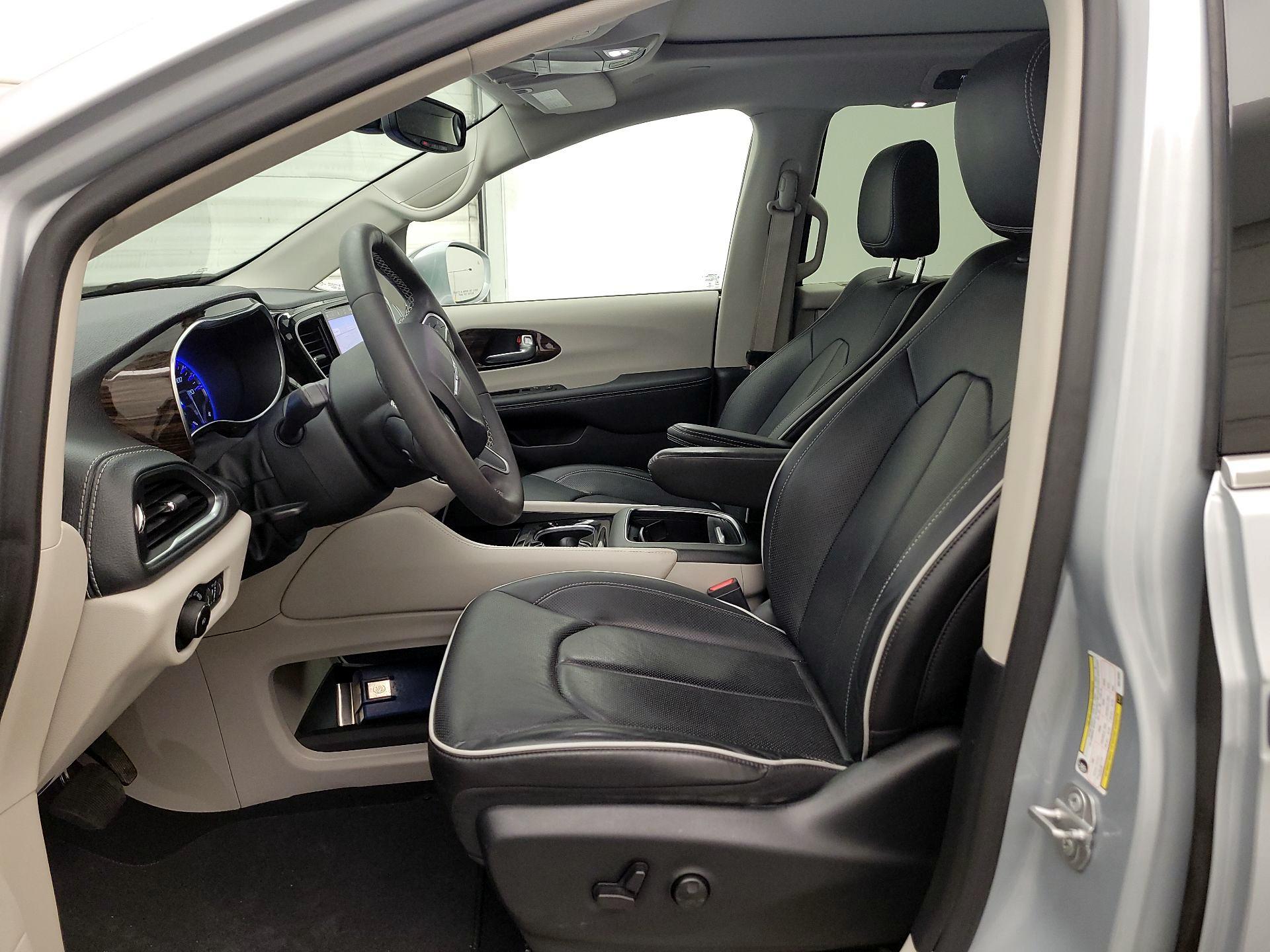 Thumbnail: 2022 Chrysler Pacifica - 11