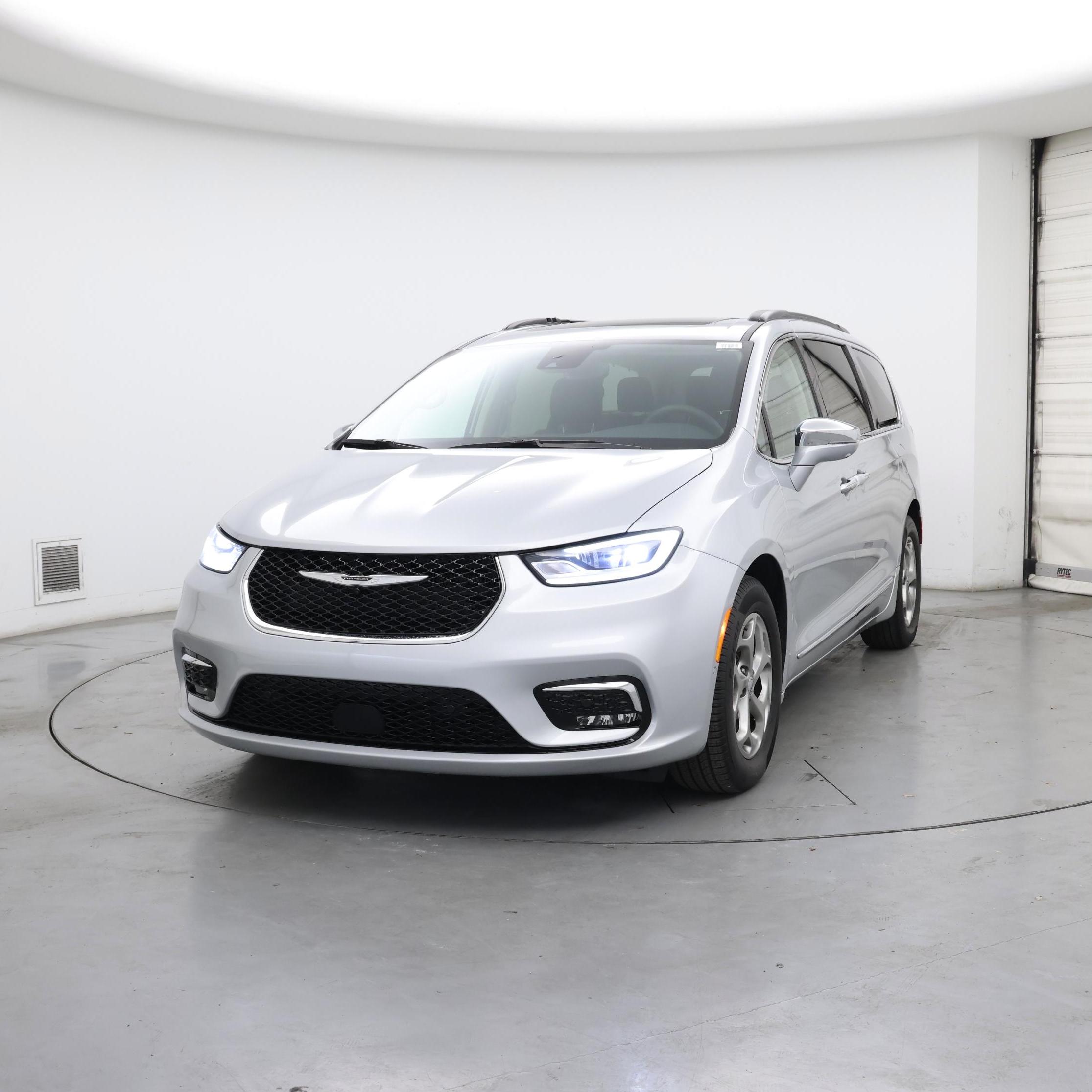 Thumbnail: 2022 Chrysler Pacifica - 4