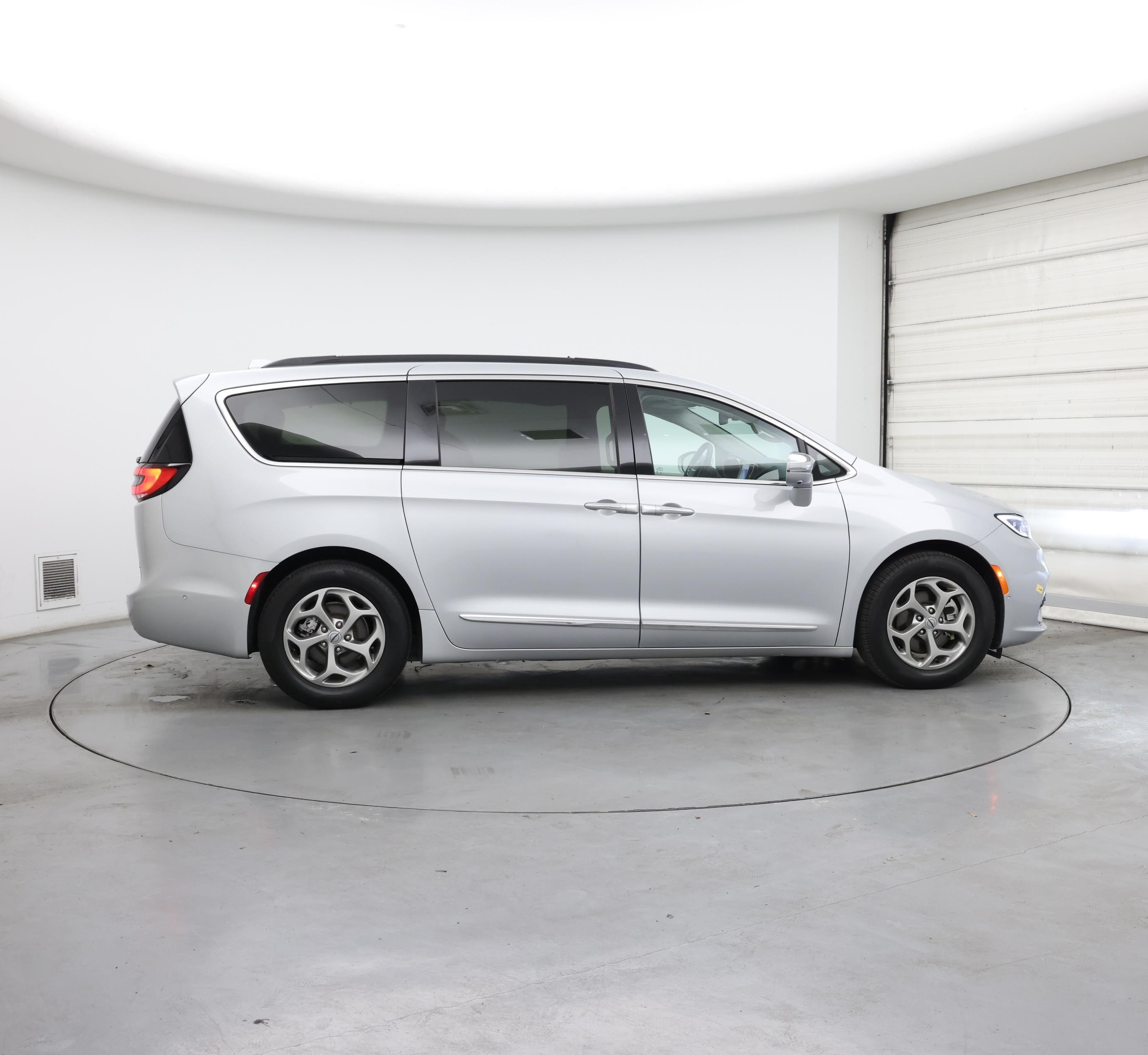 Thumbnail: 2022 Chrysler Pacifica - 7