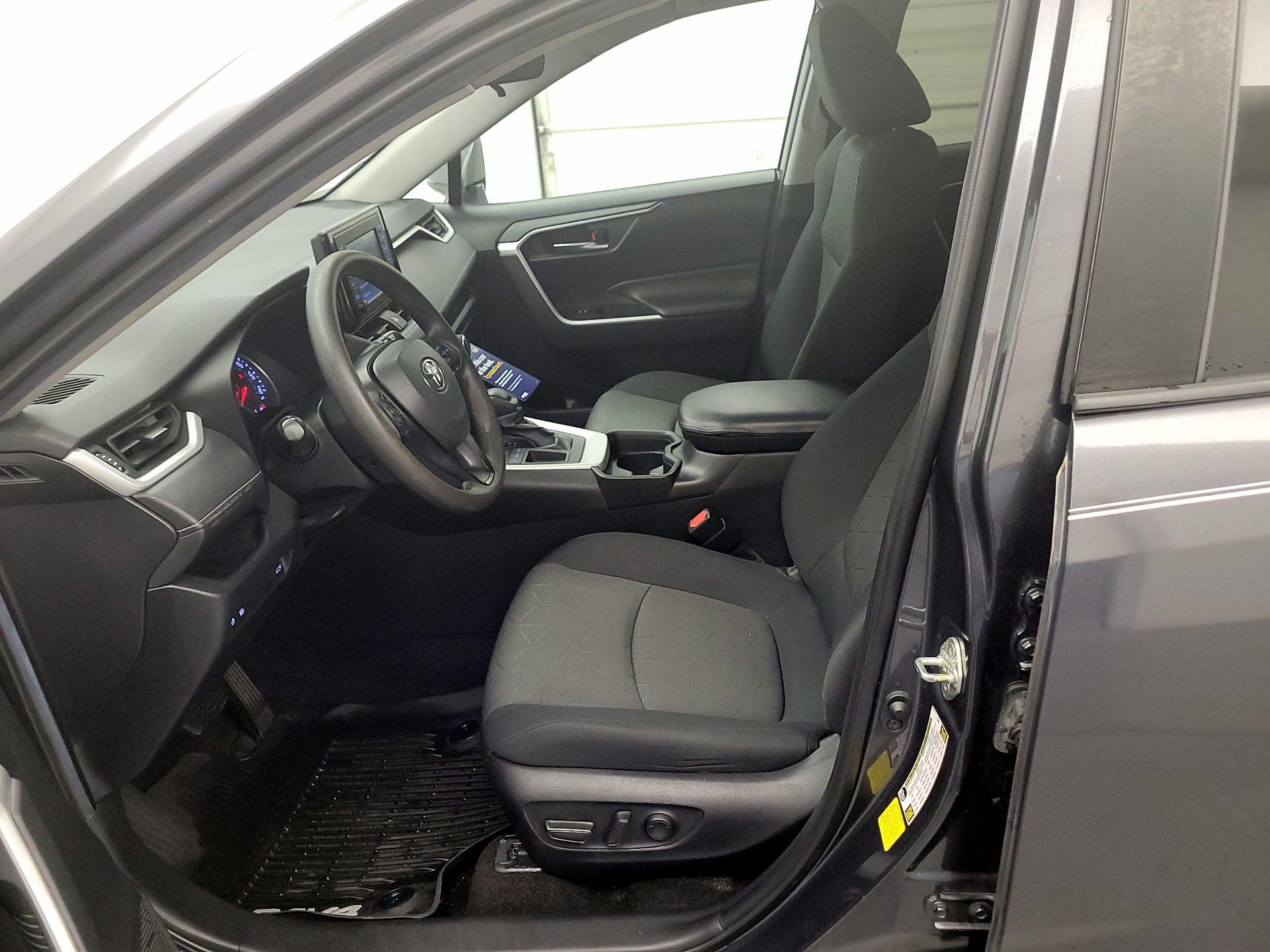 Thumbnail: 2020 Toyota RAV4 - 11