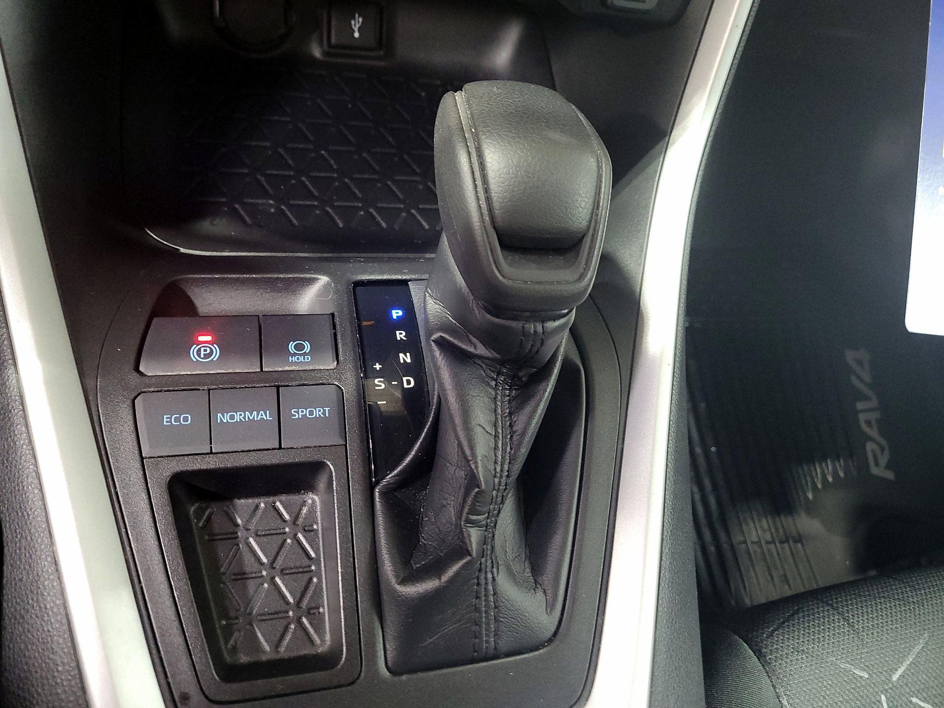 Thumbnail: 2020 Toyota RAV4 - 15