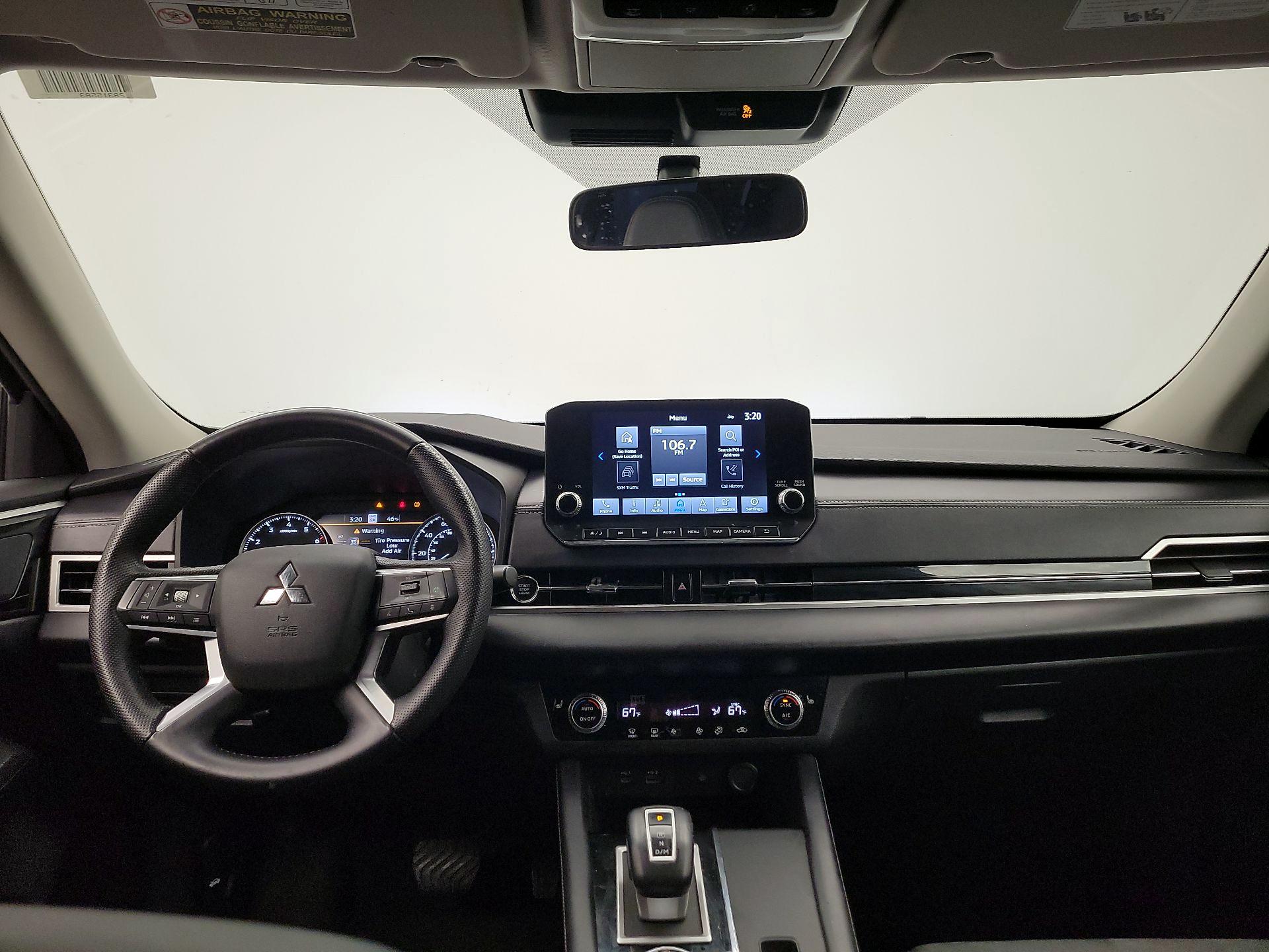 Thumbnail: 2023 Mitsubishi Outlander - 9