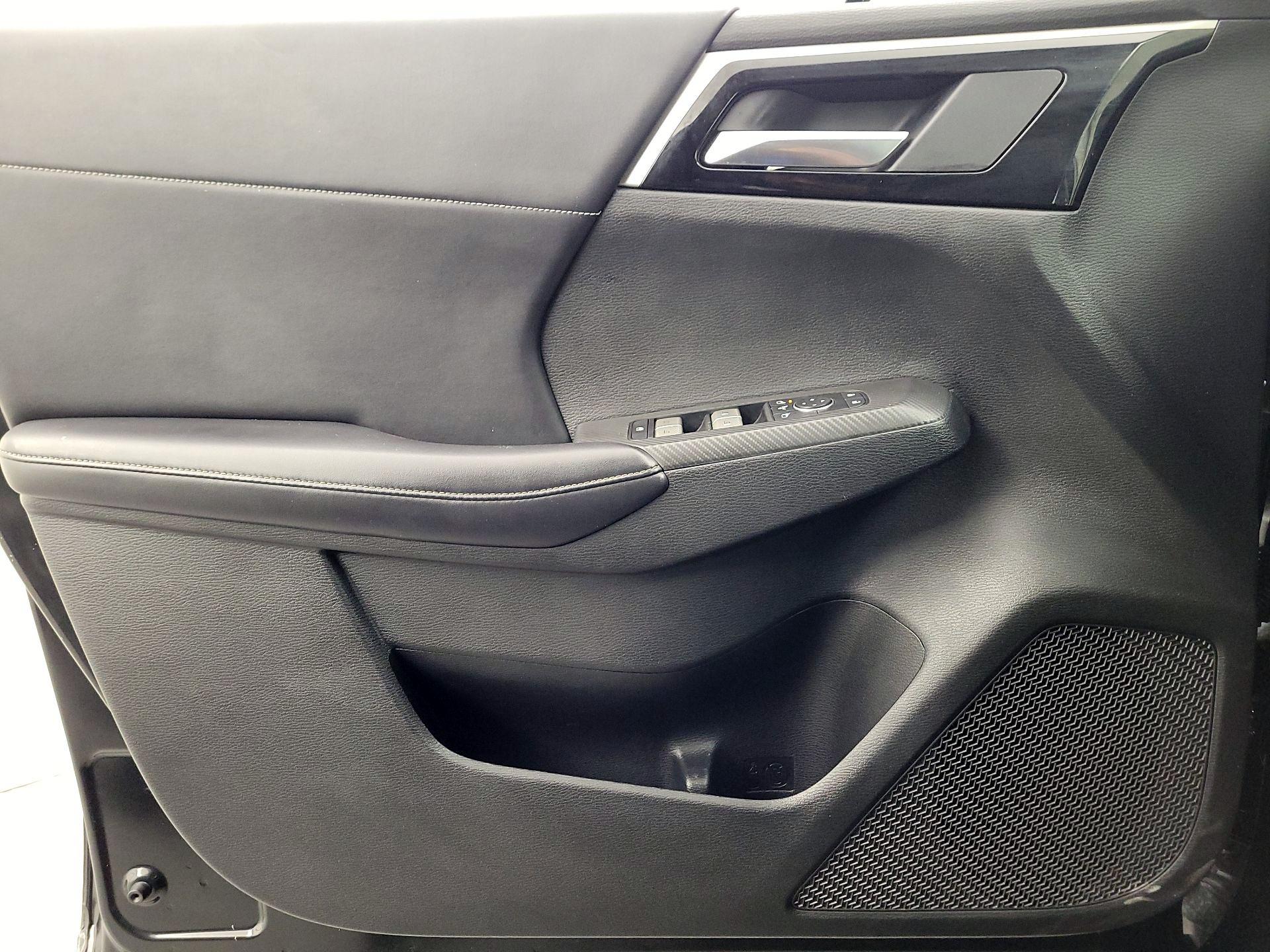 Thumbnail: 2023 Mitsubishi Outlander - 12