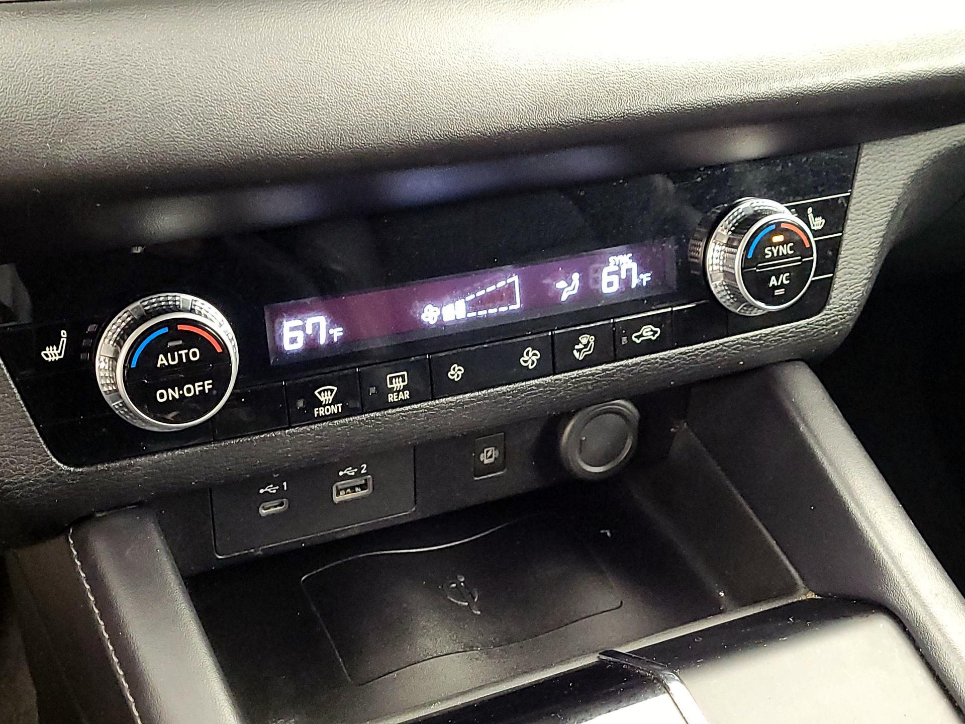 Thumbnail: 2023 Mitsubishi Outlander - 16