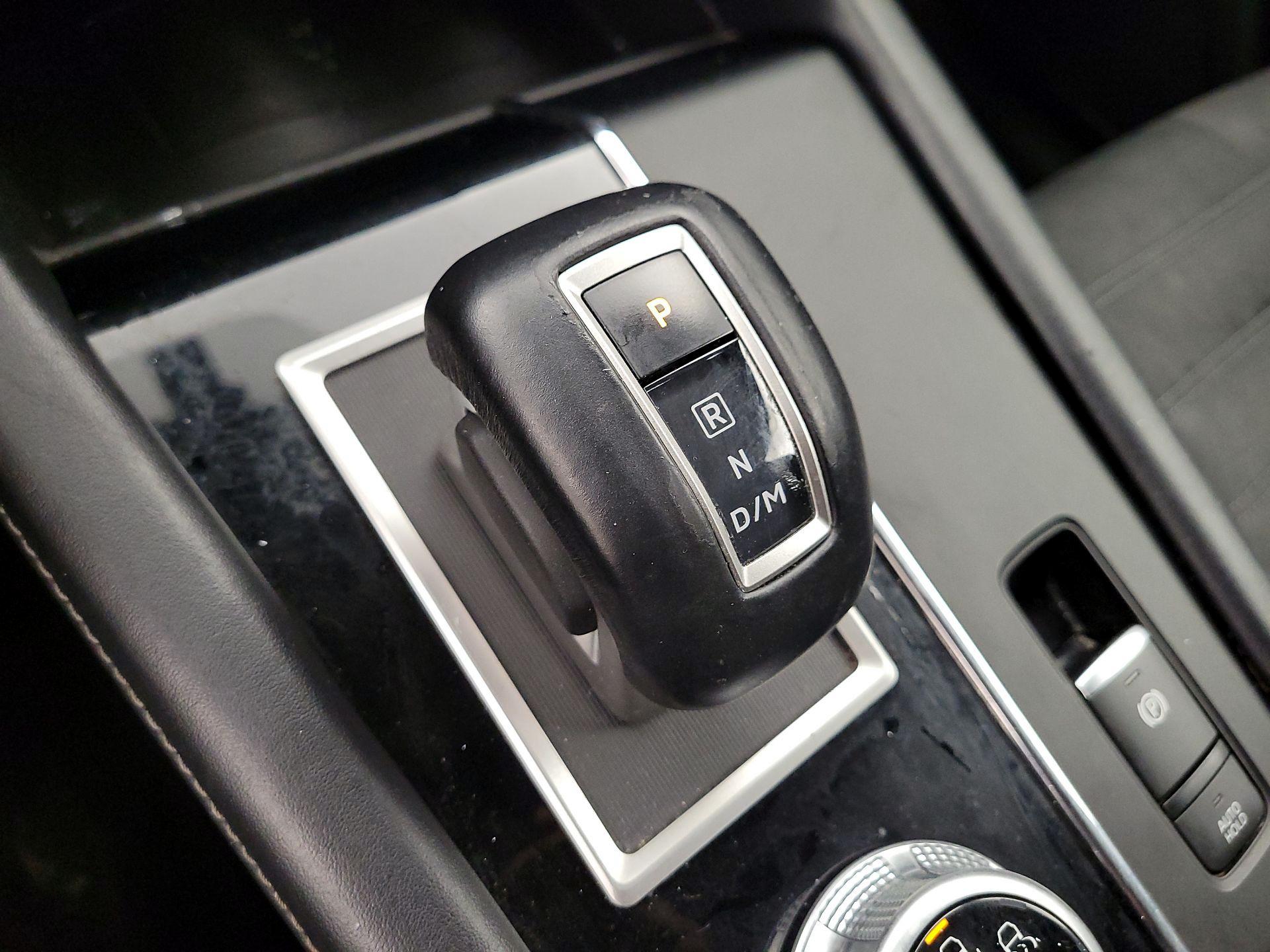 Thumbnail: 2023 Mitsubishi Outlander - 17