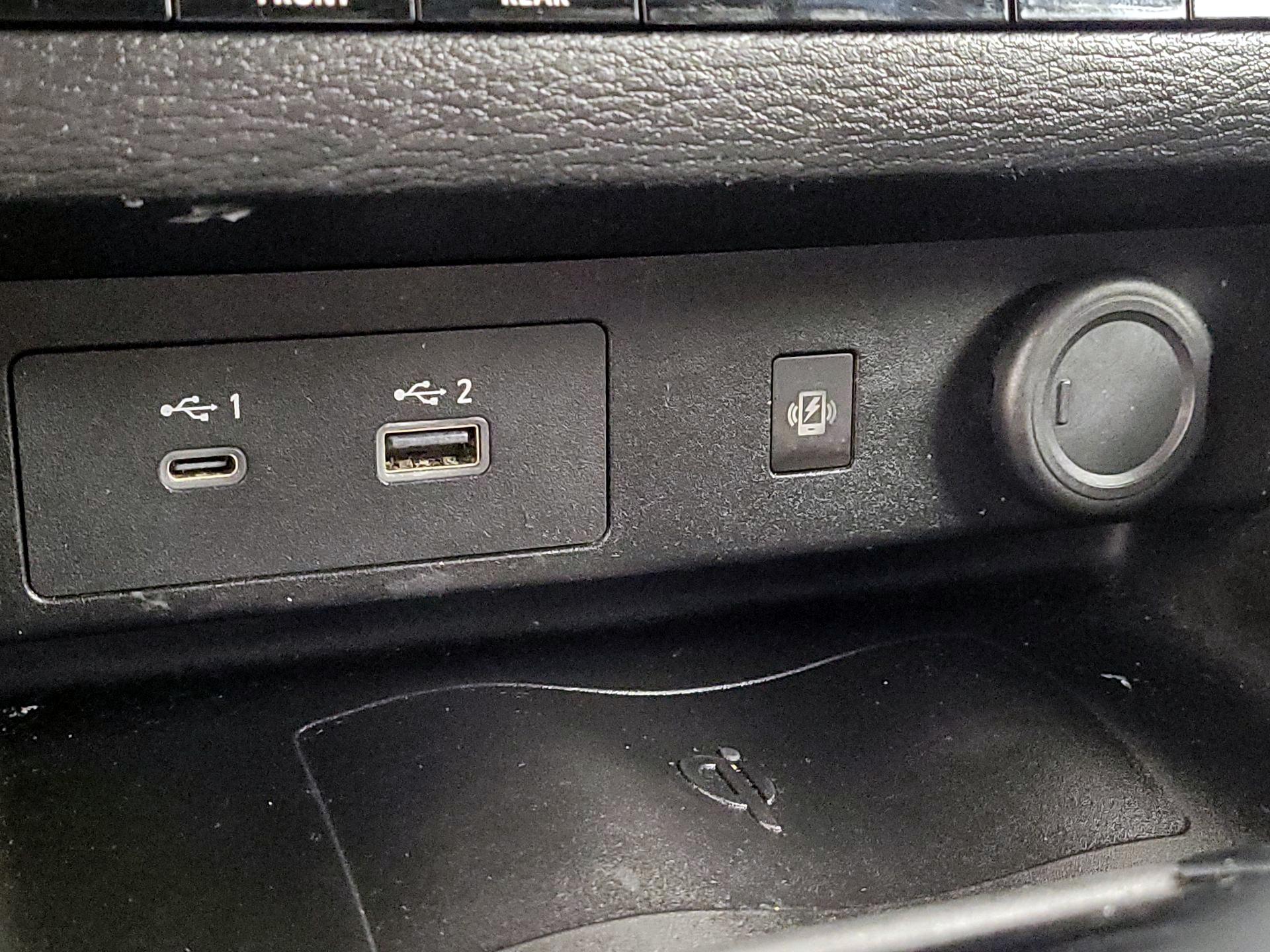 Thumbnail: 2023 Mitsubishi Outlander - 18