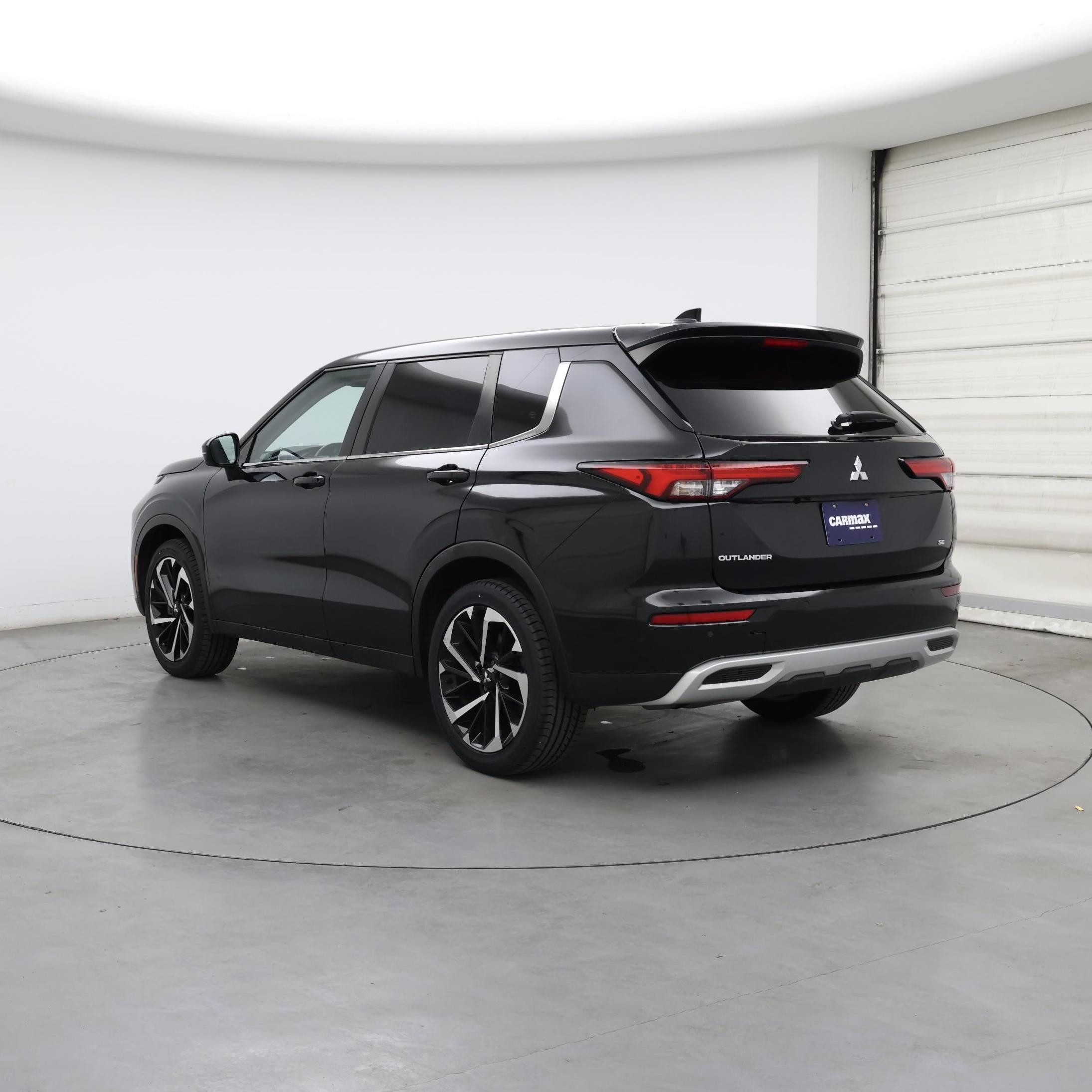 Thumbnail: 2023 Mitsubishi Outlander - 2