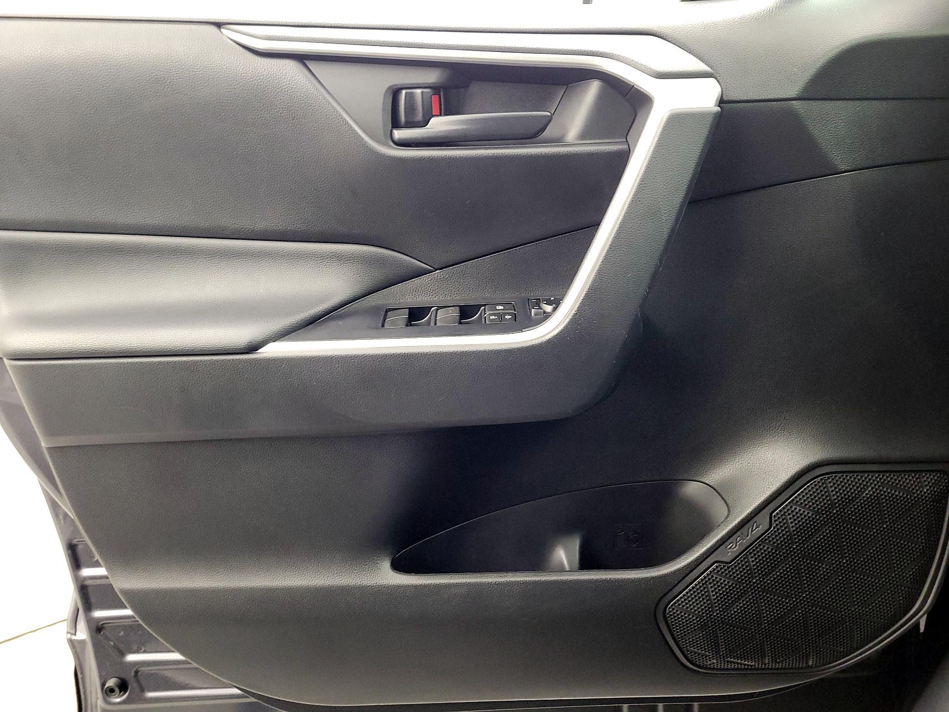 Thumbnail: 2021 Toyota RAV4 - 12