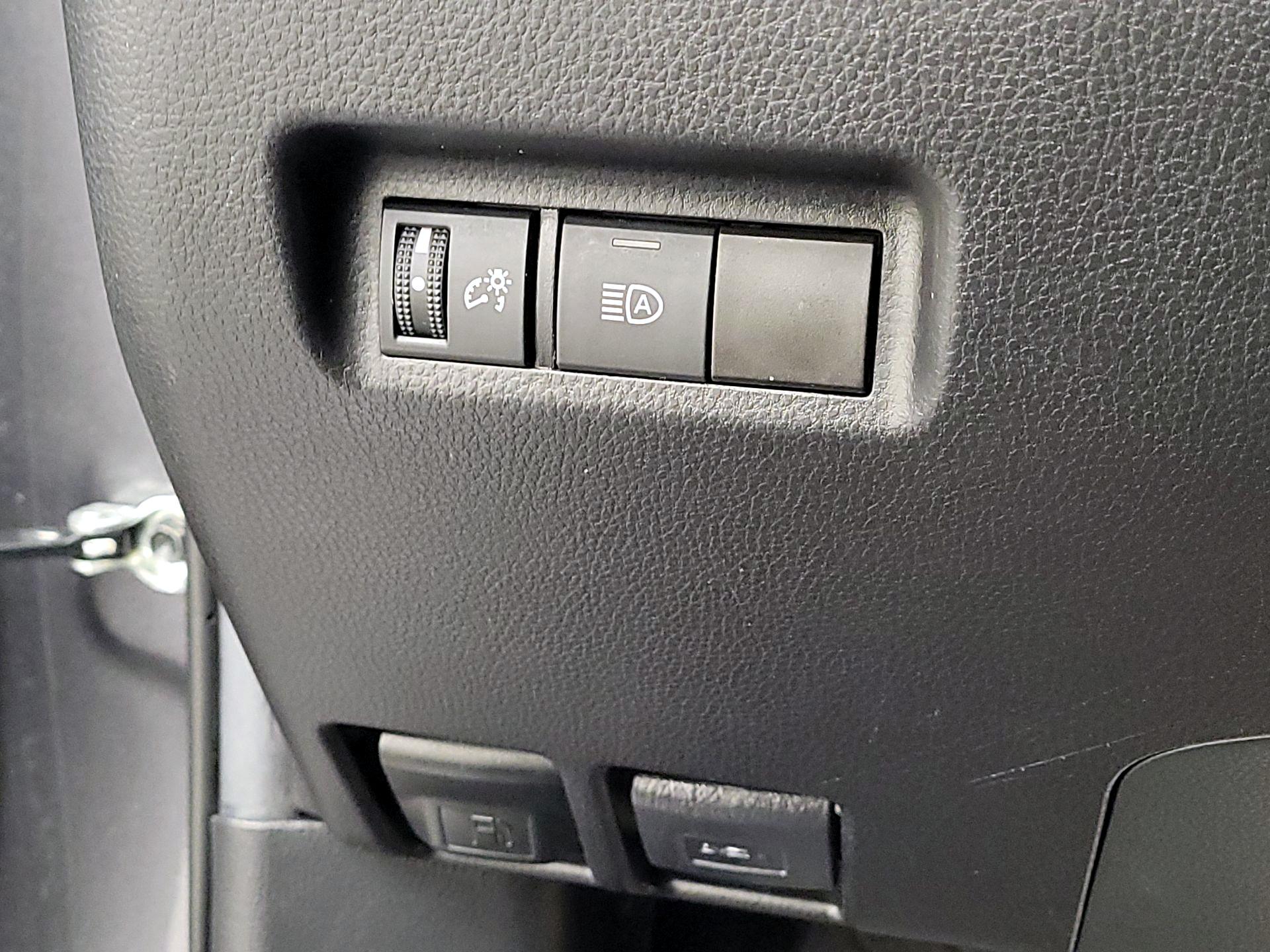 Thumbnail: 2021 Toyota RAV4 - 13