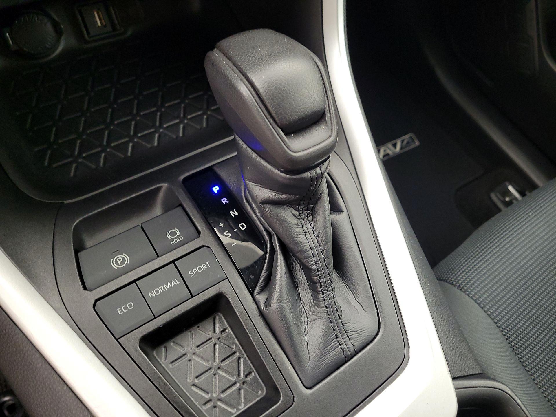 Thumbnail: 2021 Toyota RAV4 - 17