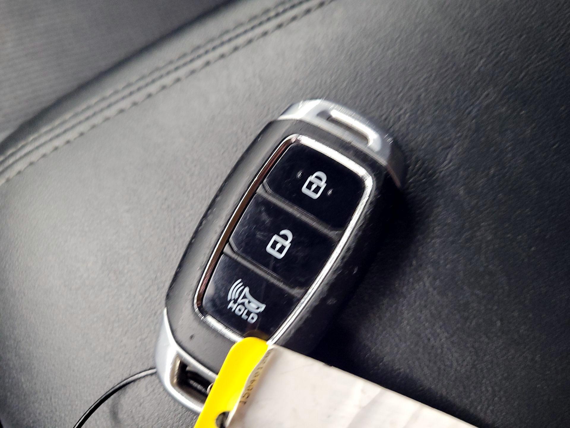 Thumbnail: 2020 Hyundai Santa Fe - 18