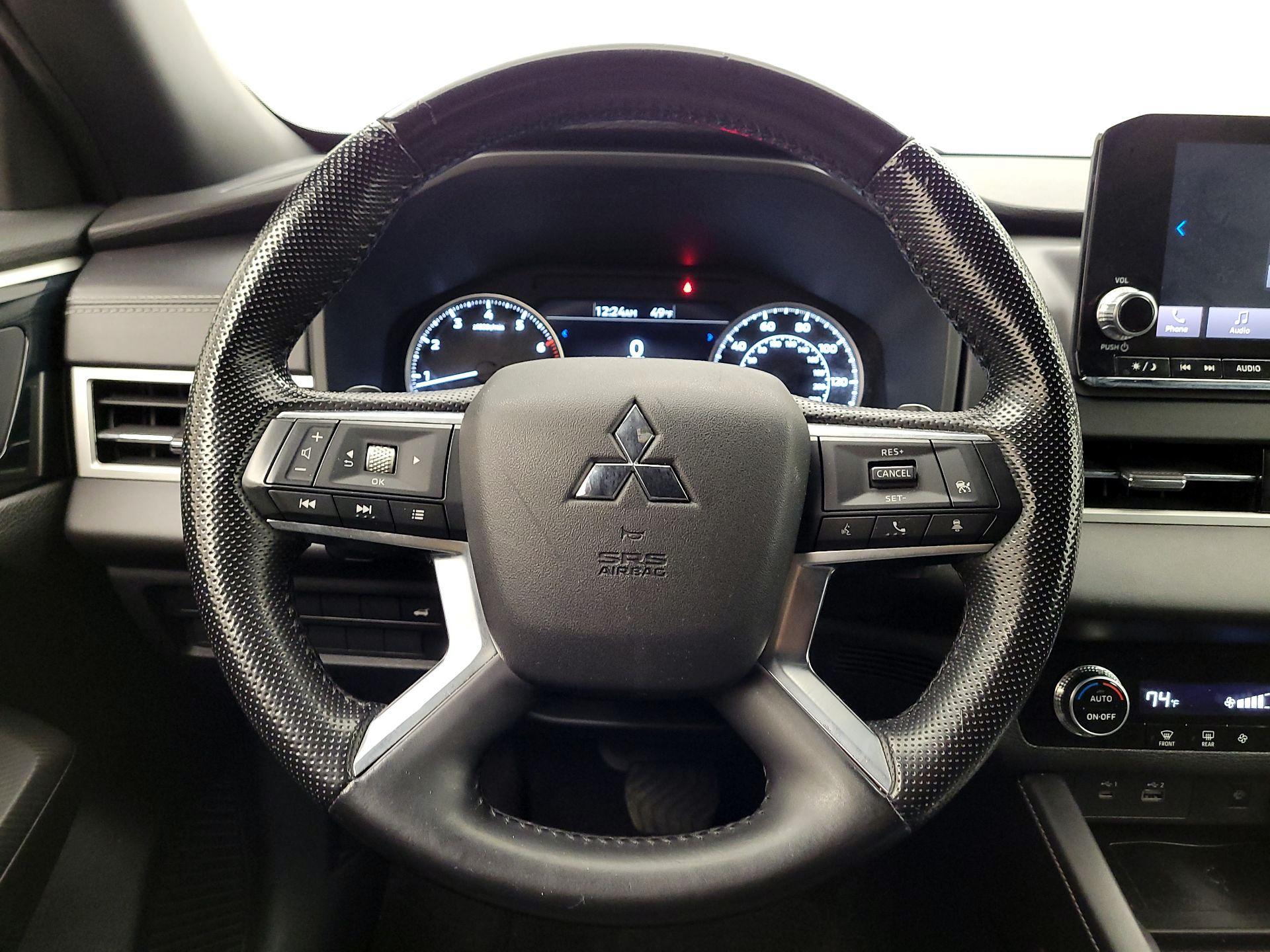 Thumbnail: 2022 Mitsubishi Outlander - 10