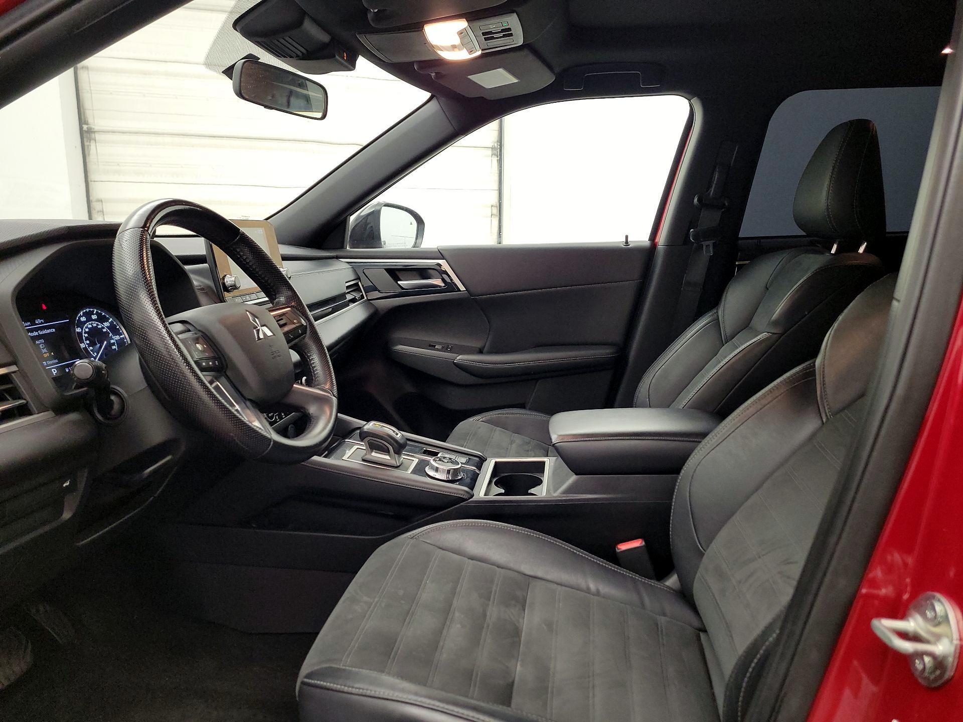 Thumbnail: 2022 Mitsubishi Outlander - 11