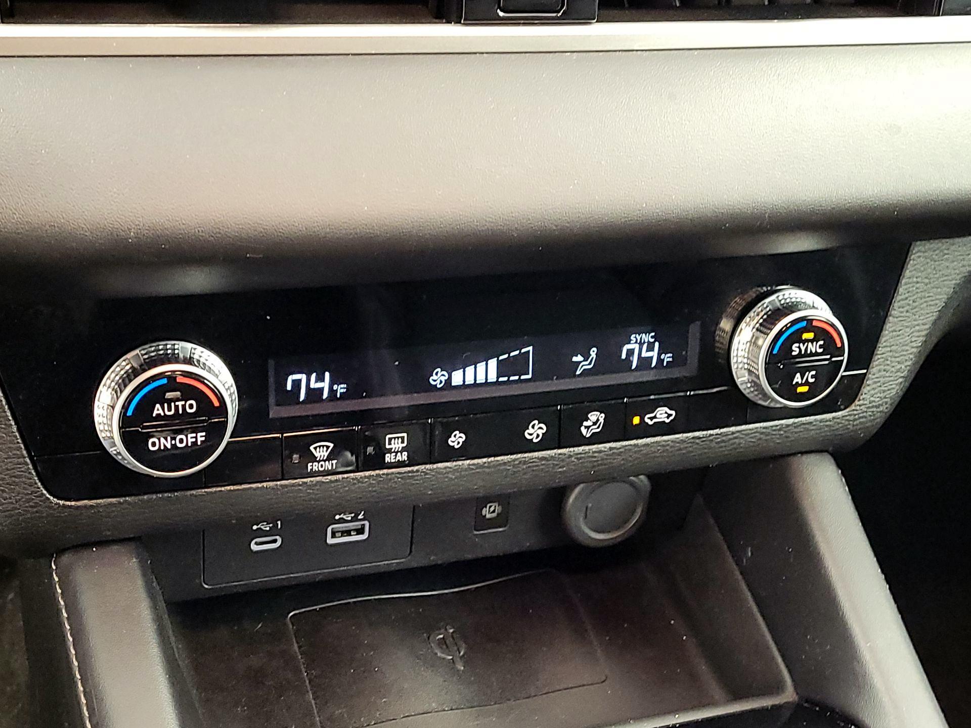 Thumbnail: 2022 Mitsubishi Outlander - 16