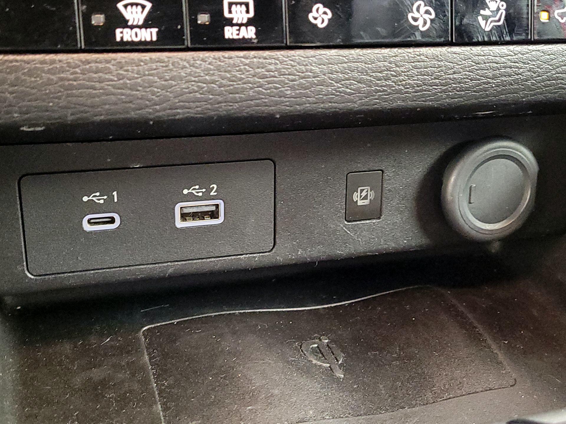 Thumbnail: 2022 Mitsubishi Outlander - 18