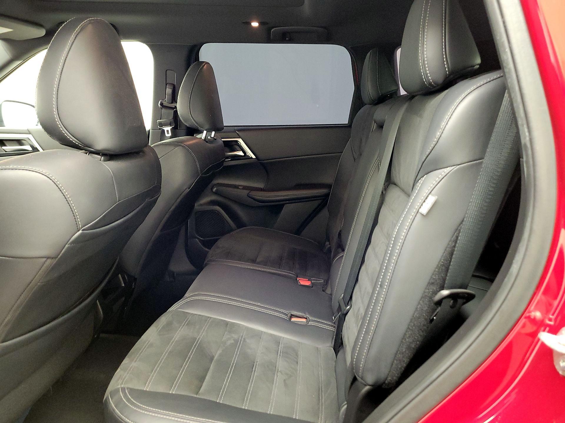 Thumbnail: 2022 Mitsubishi Outlander - 19