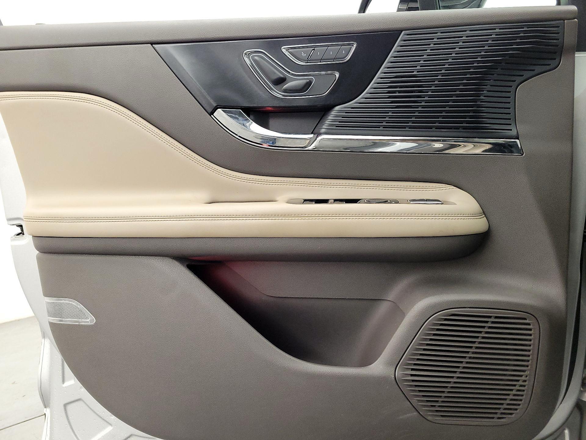 Thumbnail: 2020 Lincoln Corsair - 12