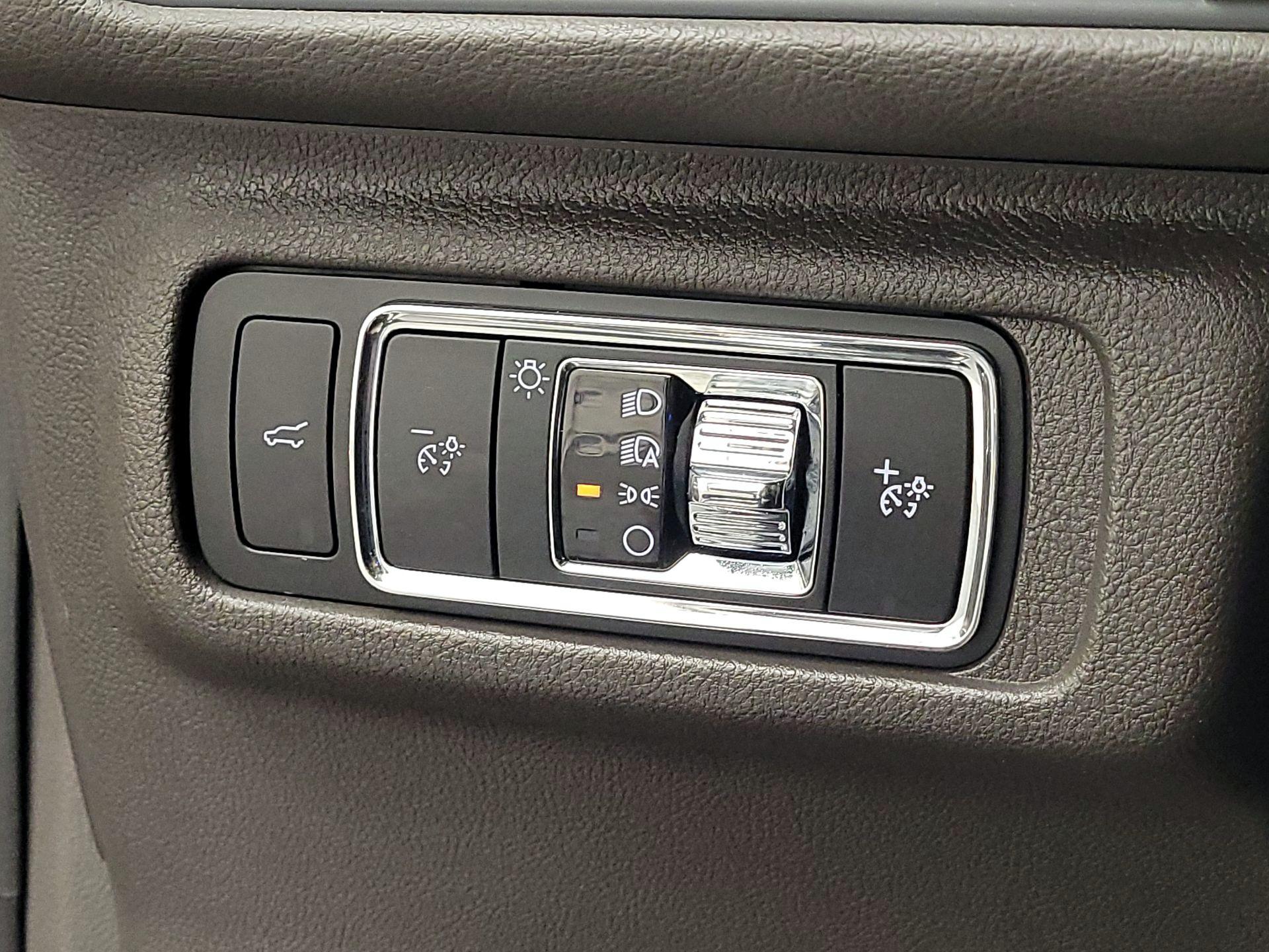 Thumbnail: 2020 Lincoln Corsair - 13