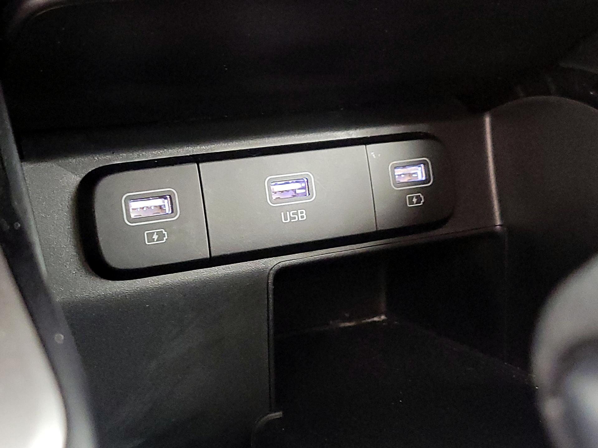 Thumbnail: 2021 Kia Sorento - 18