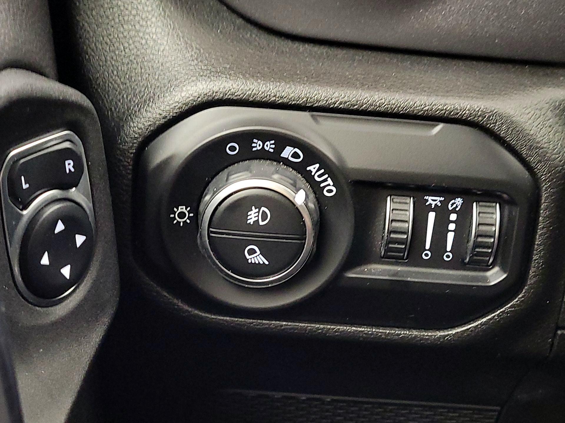 Thumbnail: 2021 Jeep Gladiator - 13