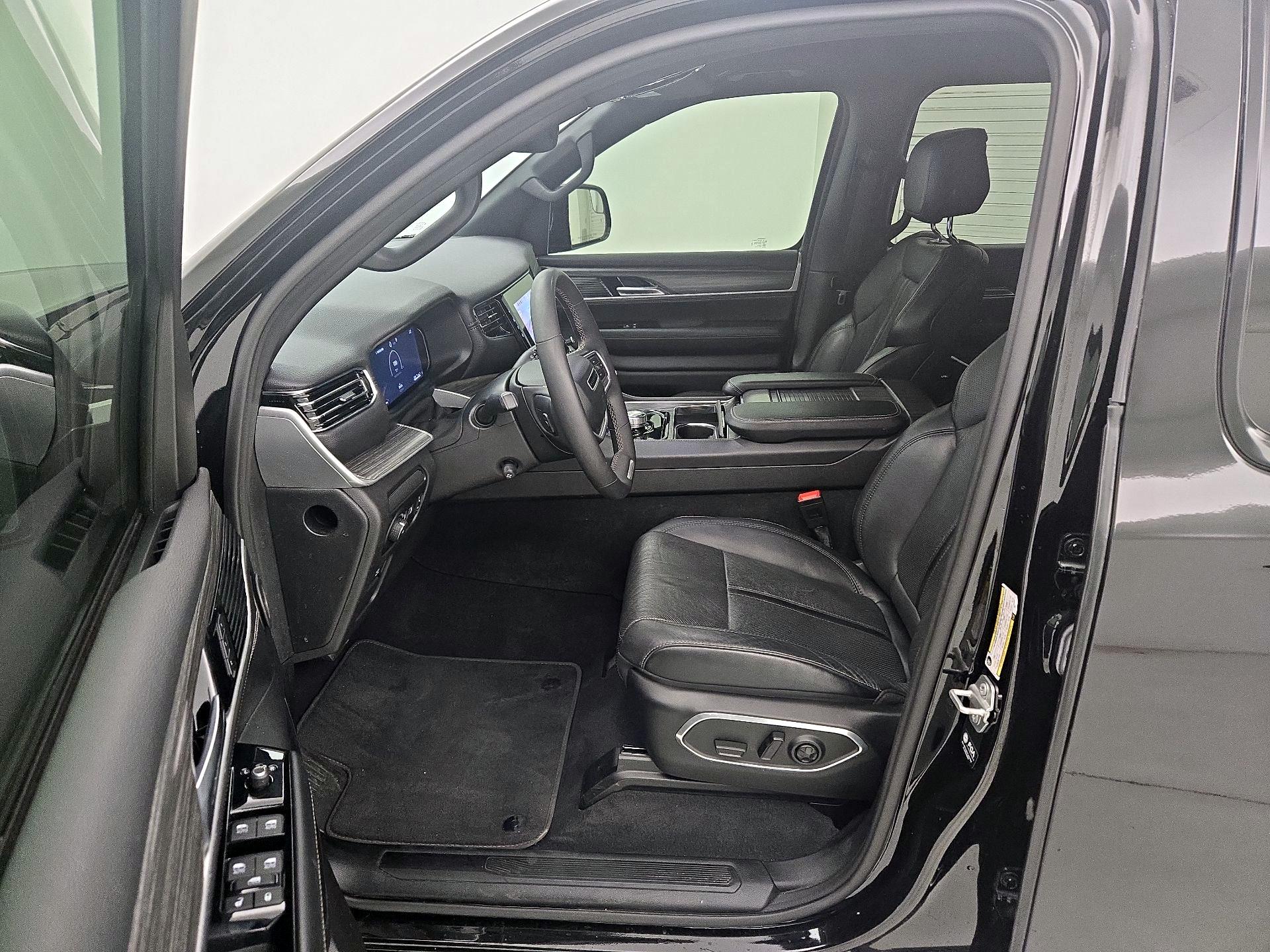 Thumbnail: 2024 Jeep Wagoneer - 11