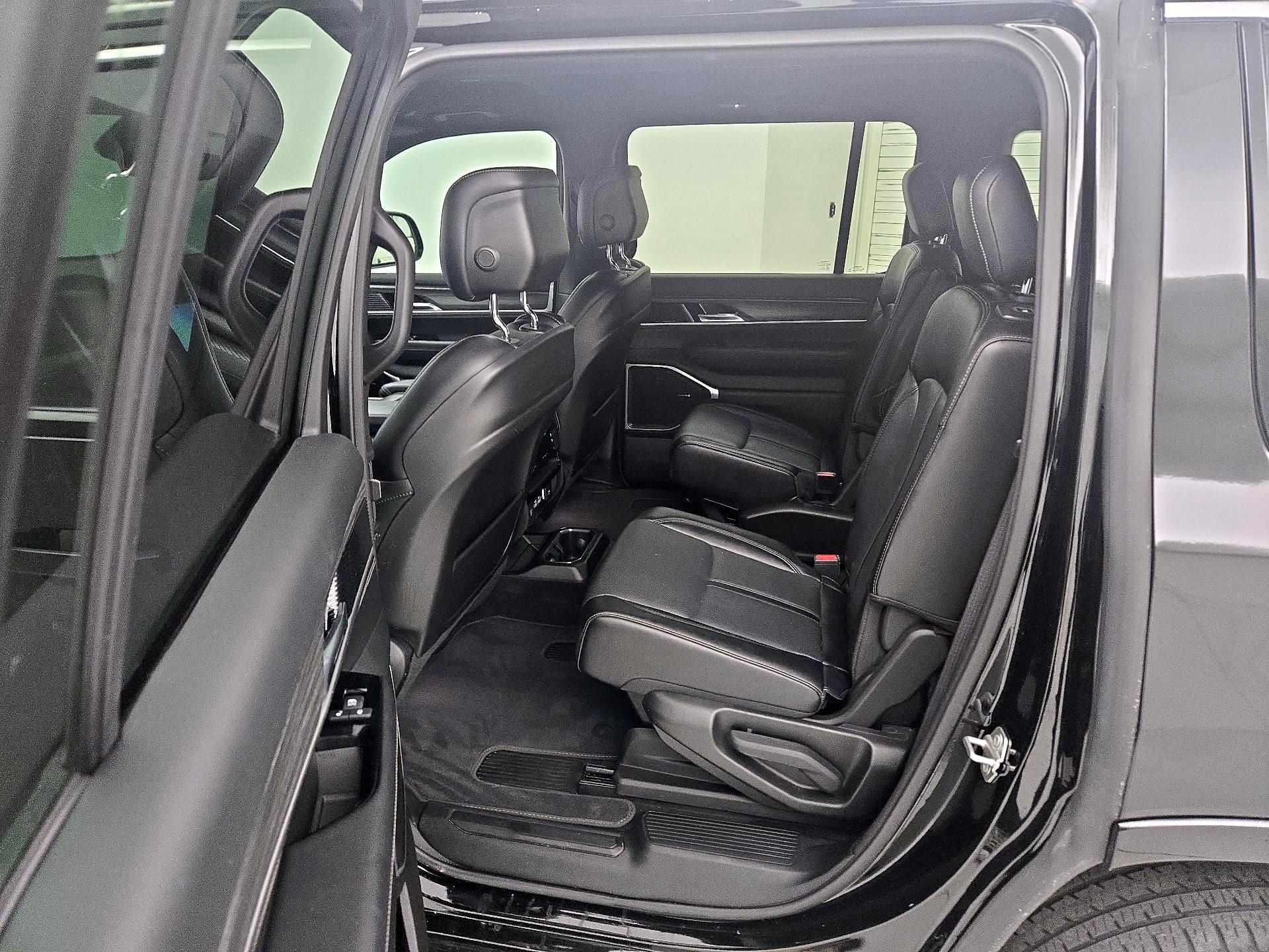 Thumbnail: 2024 Jeep Wagoneer - 20