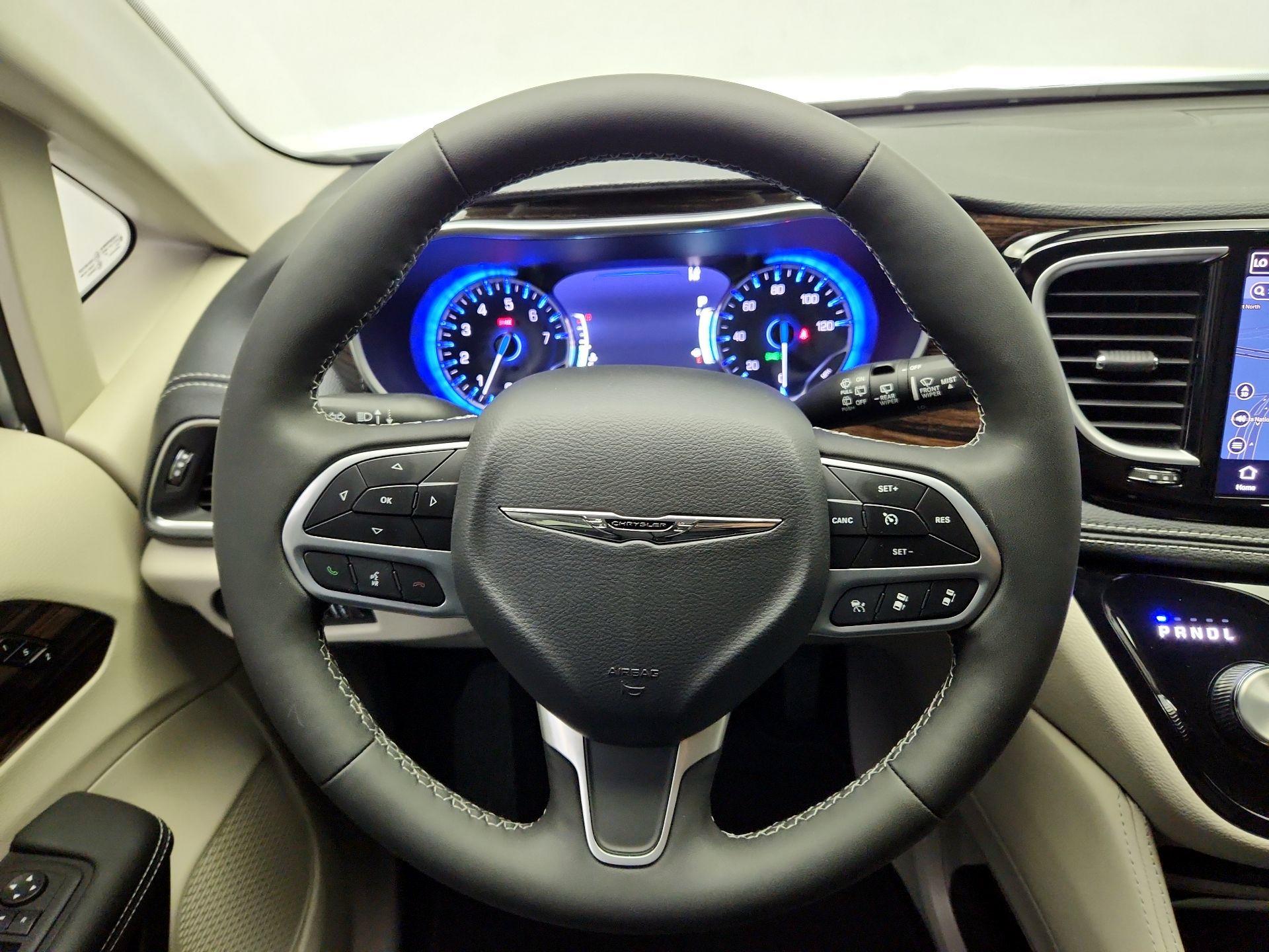 Thumbnail: 2023 Chrysler Pacifica - 10