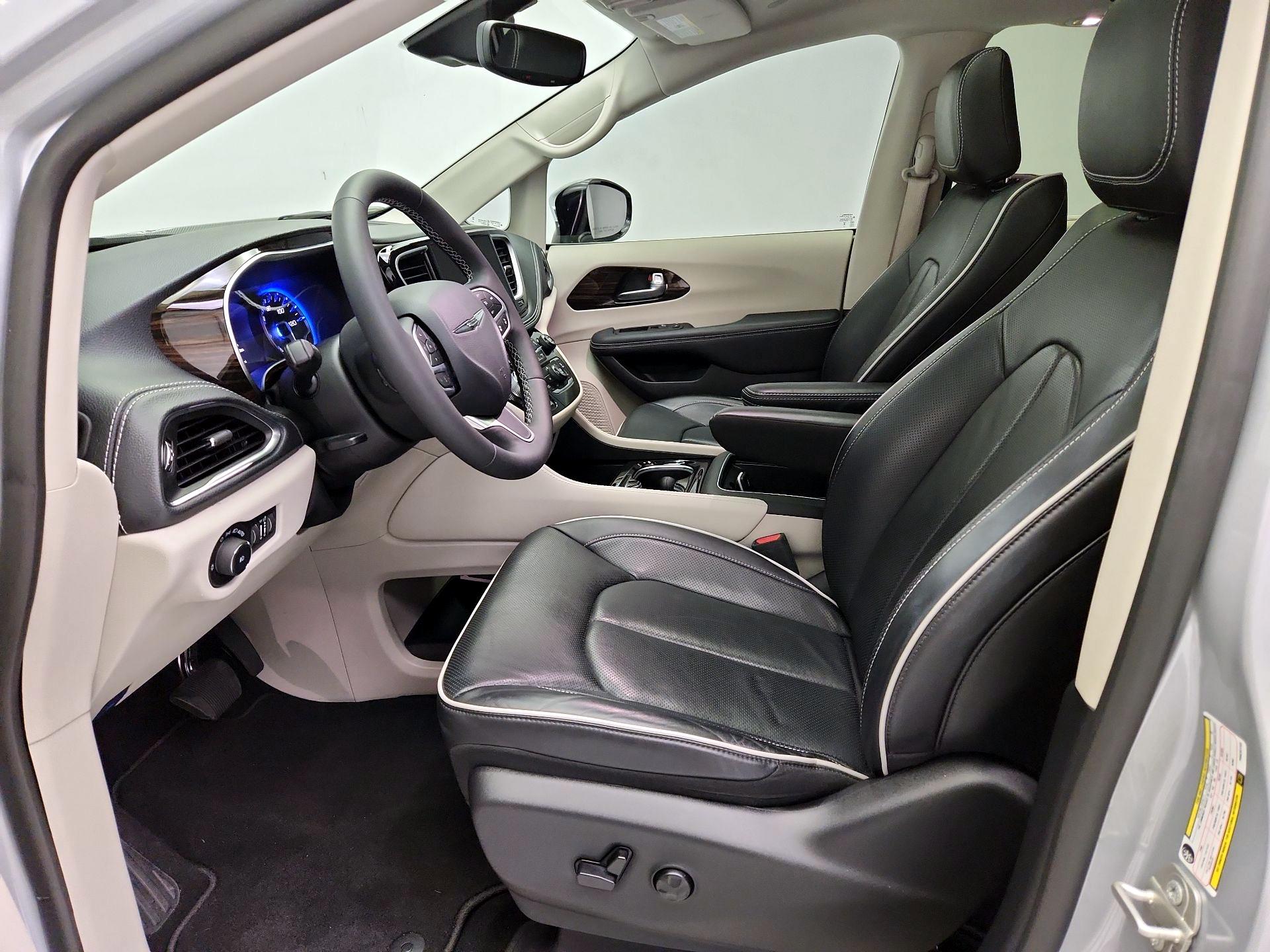 Thumbnail: 2023 Chrysler Pacifica - 11