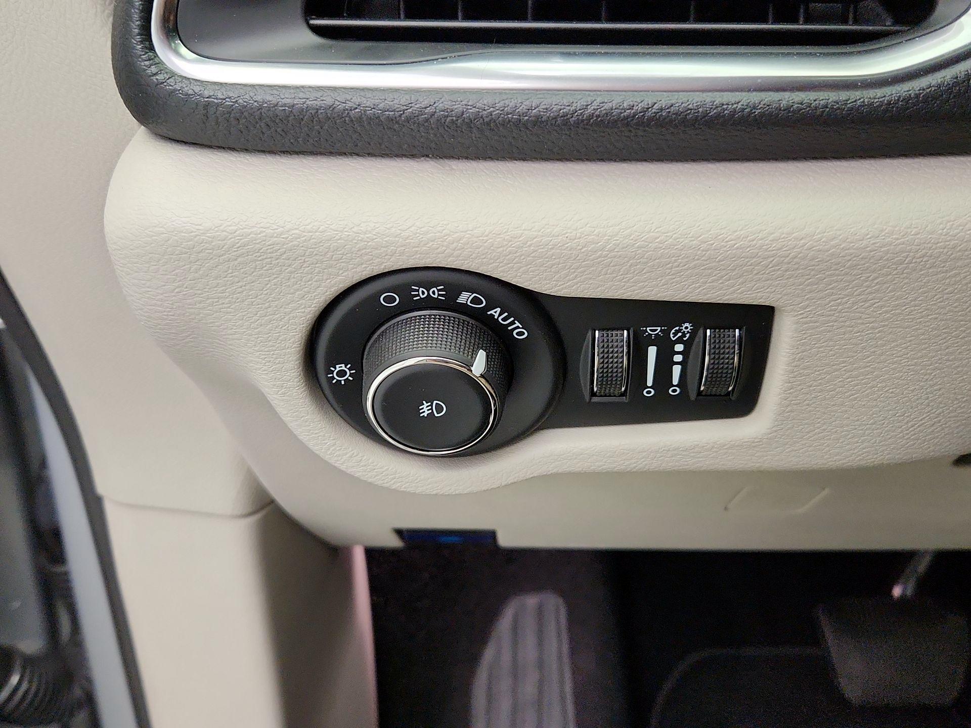 Thumbnail: 2023 Chrysler Pacifica - 13