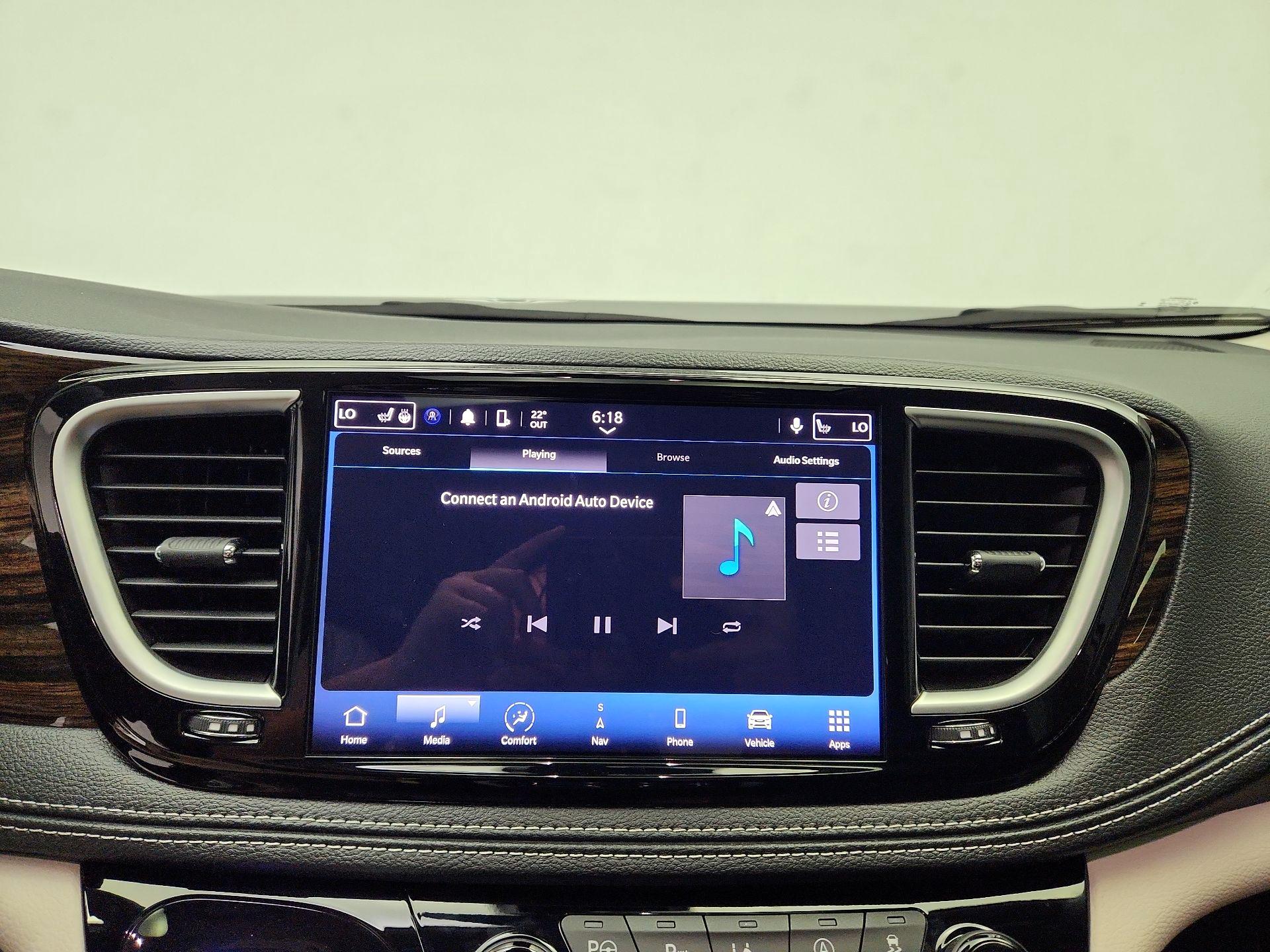 Thumbnail: 2023 Chrysler Pacifica - 16