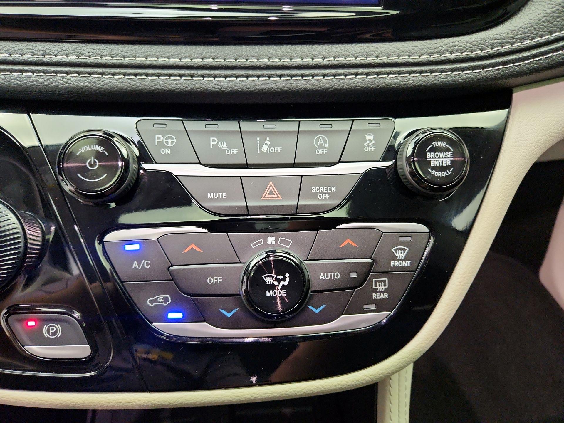 Thumbnail: 2023 Chrysler Pacifica - 17