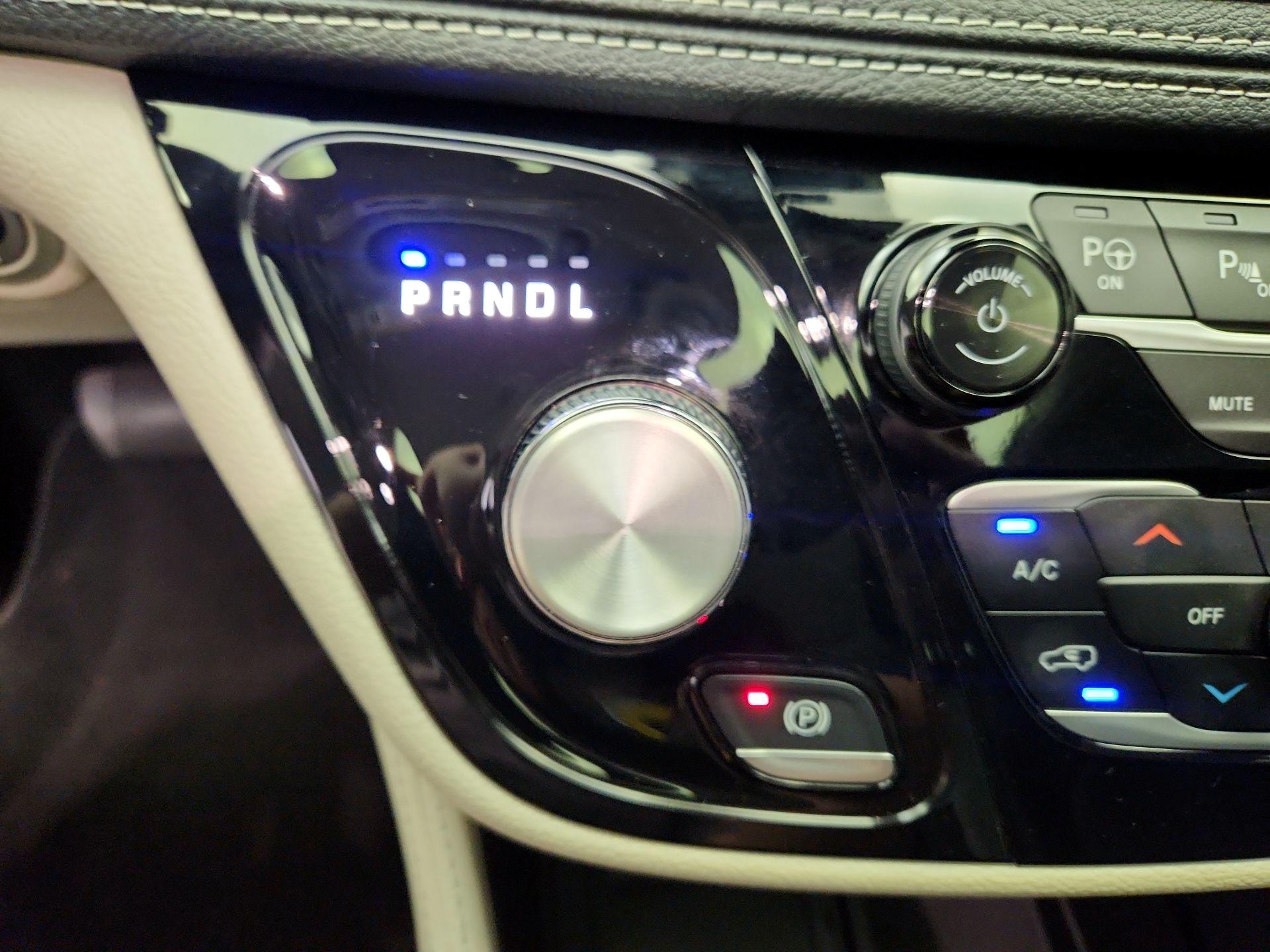 Thumbnail: 2023 Chrysler Pacifica - 18