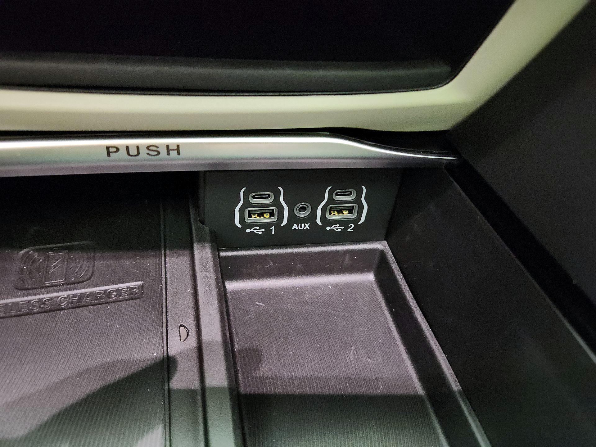 Thumbnail: 2023 Chrysler Pacifica - 19