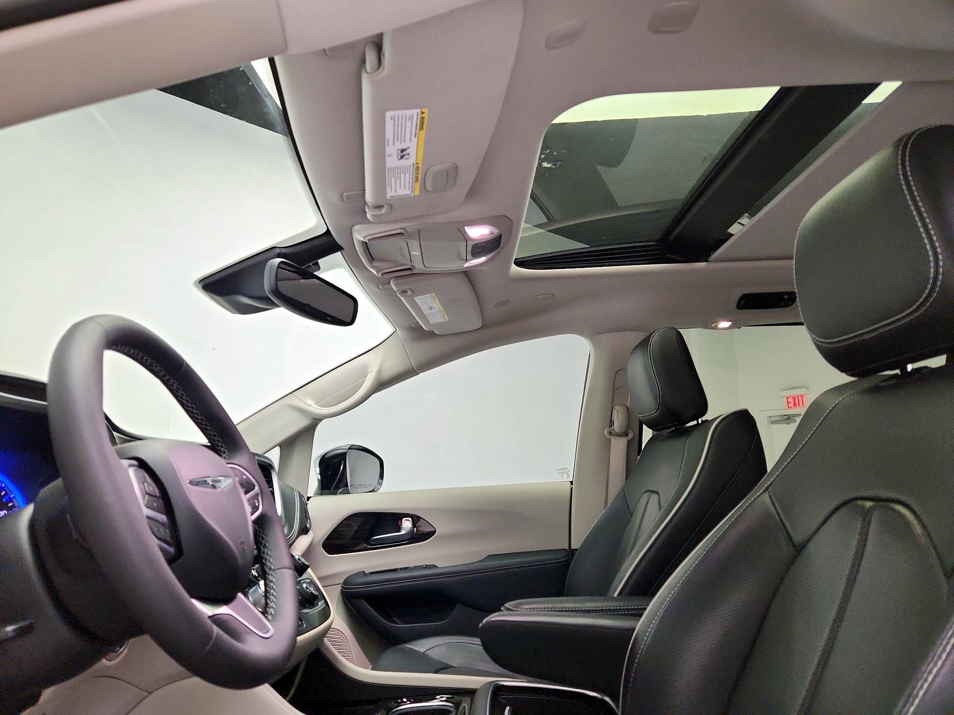 Thumbnail: 2023 Chrysler Pacifica - 20