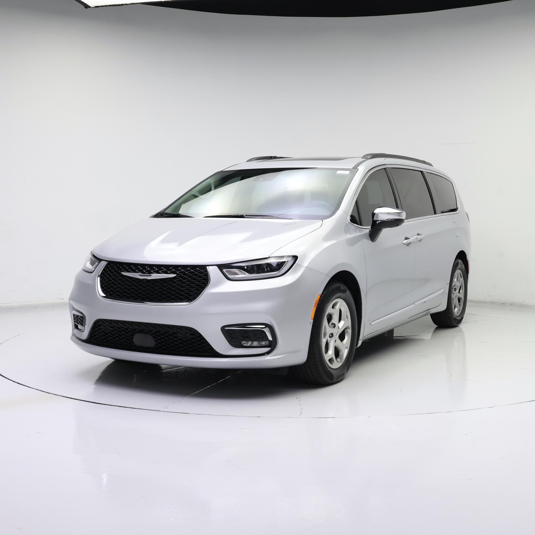 Thumbnail: 2023 Chrysler Pacifica - 4