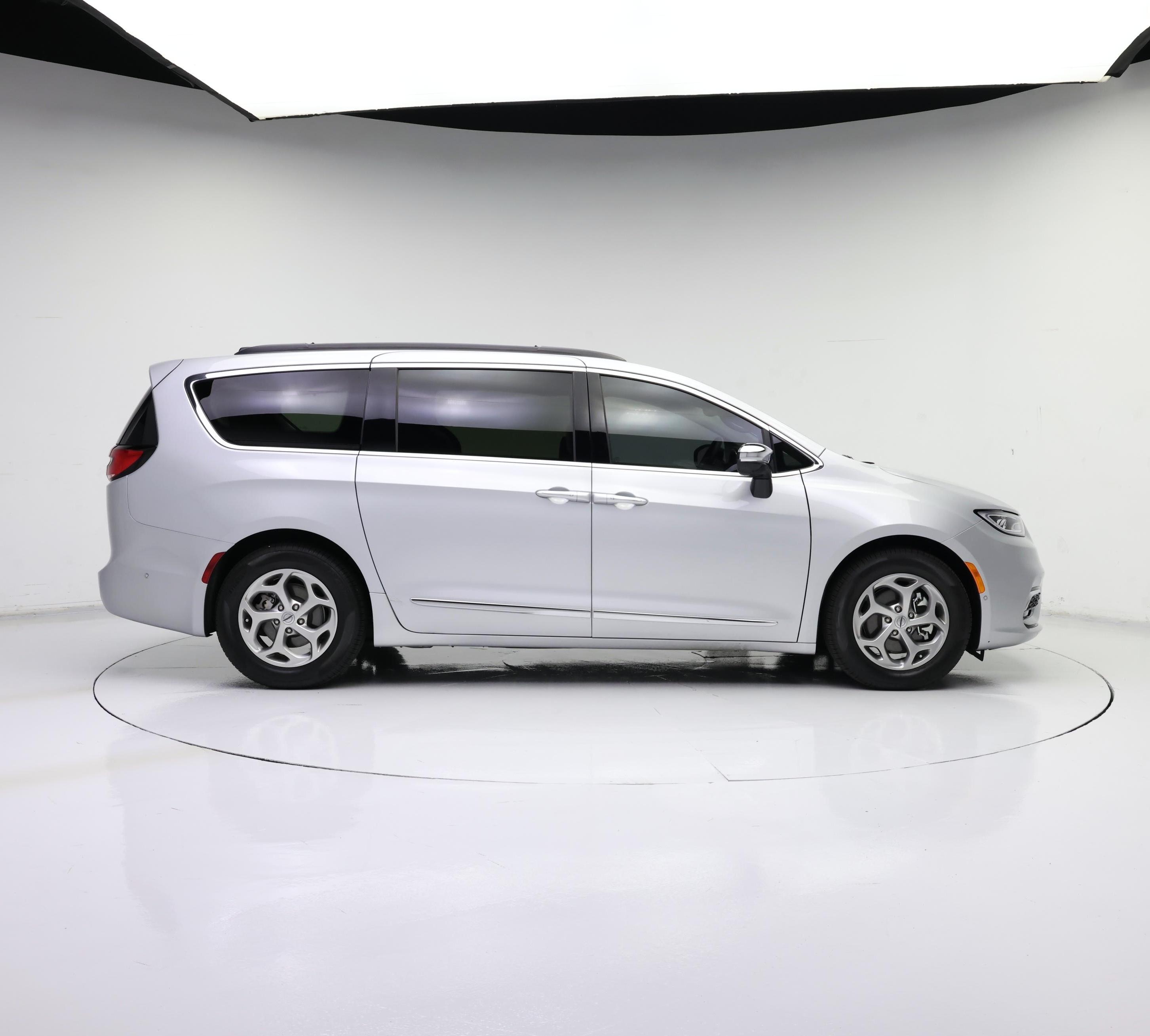 Thumbnail: 2023 Chrysler Pacifica - 7