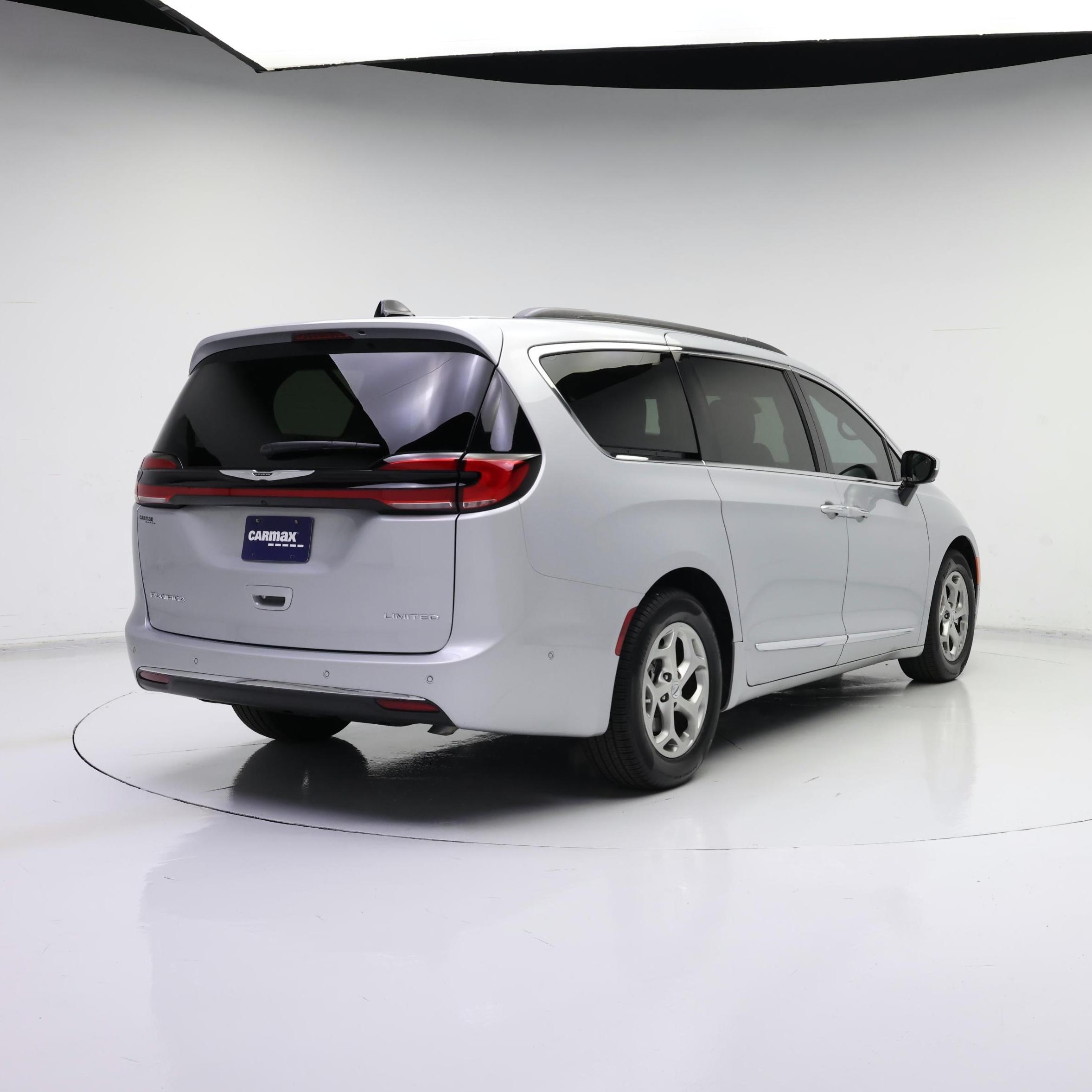 Thumbnail: 2023 Chrysler Pacifica - 8