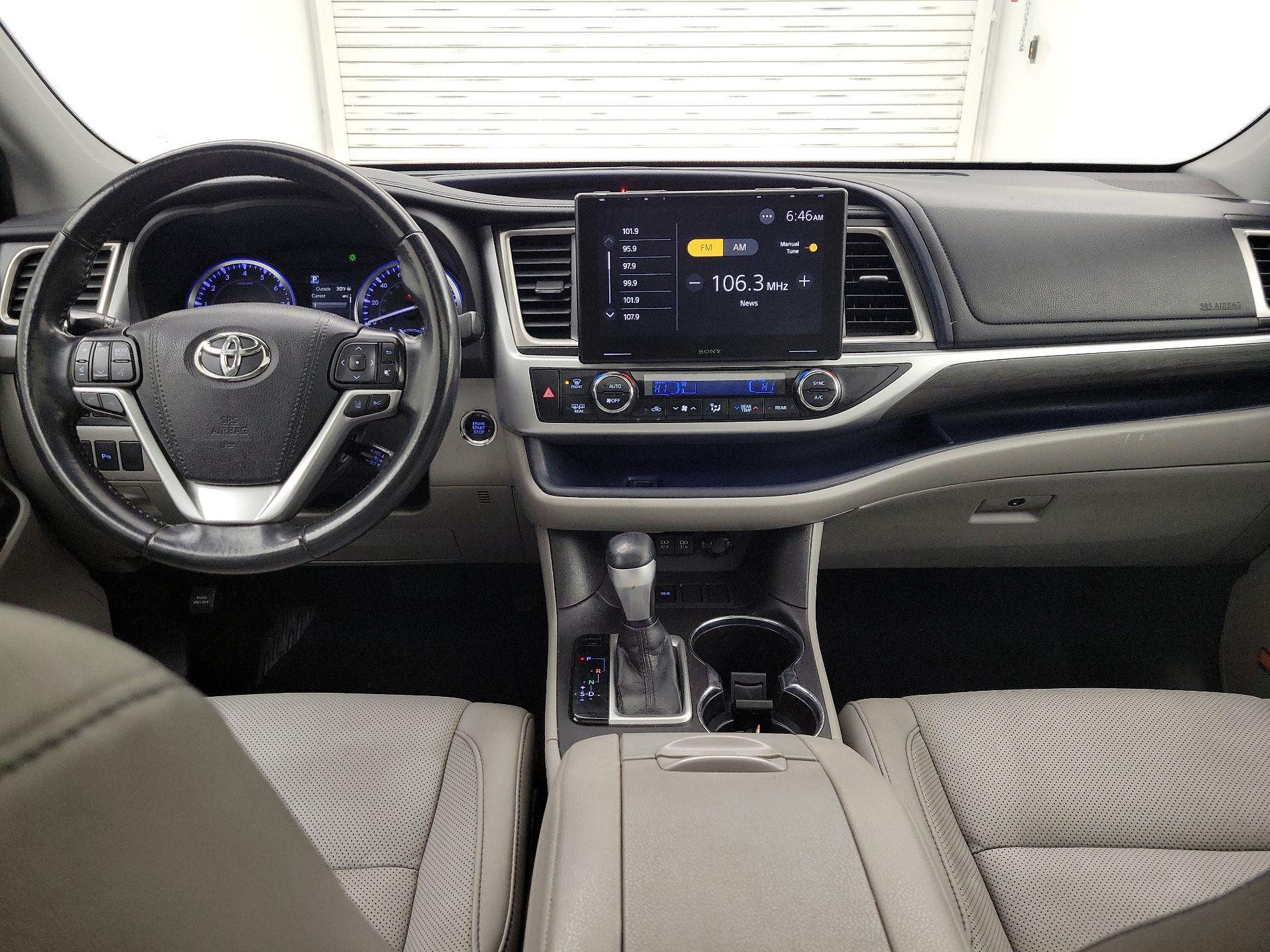 Thumbnail: 2019 Toyota Highlander - 9