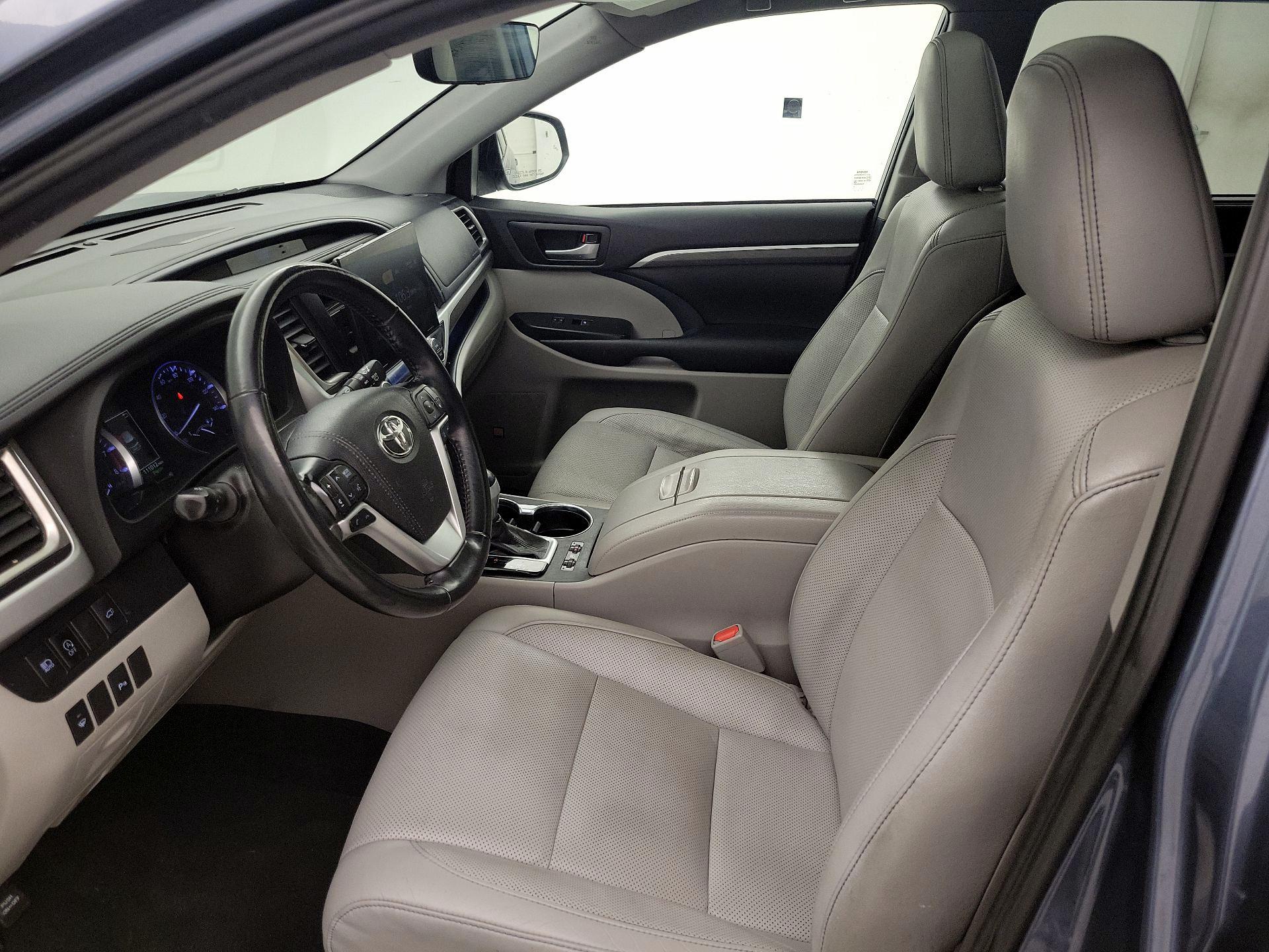 Thumbnail: 2019 Toyota Highlander - 11