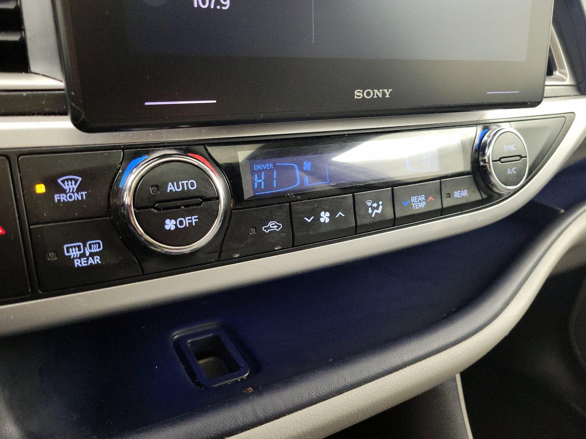 Thumbnail: 2019 Toyota Highlander - 16