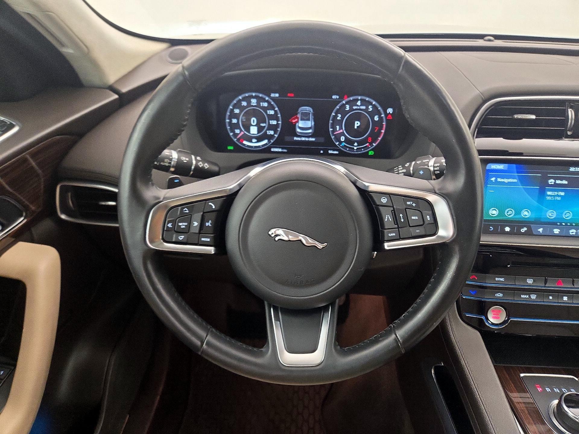 Thumbnail: 2020 Jaguar F-Pace - 10