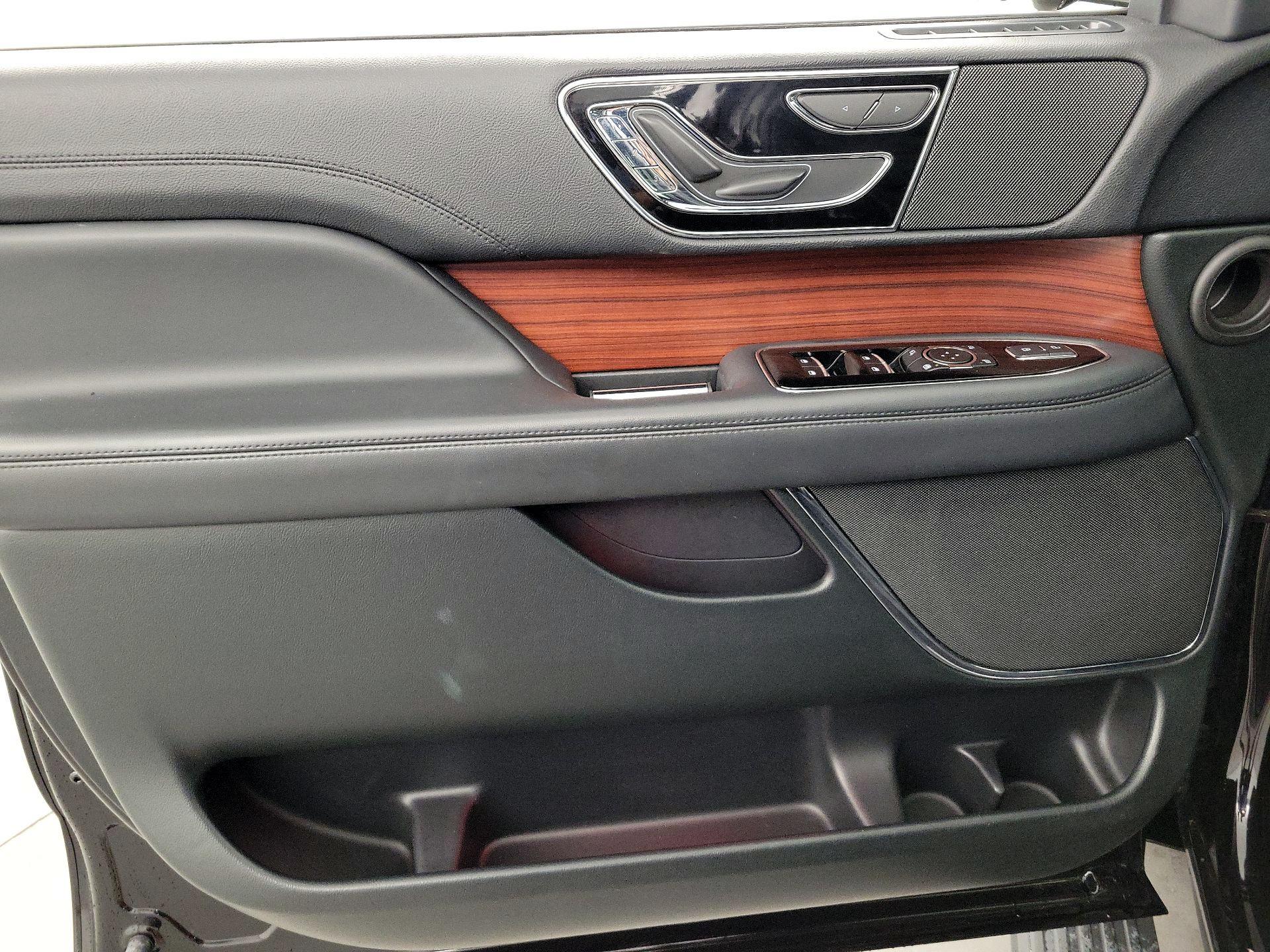 Thumbnail: 2024 Lincoln Navigator - 12