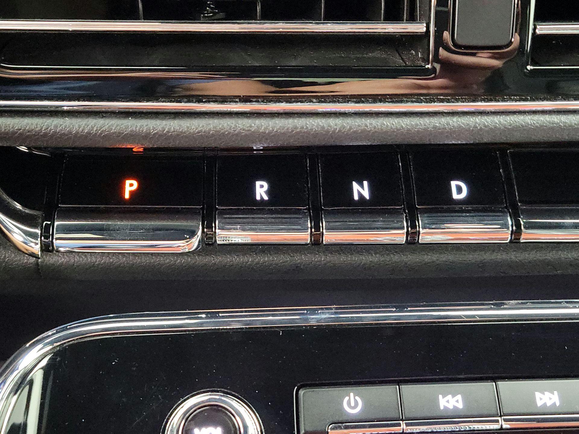 Thumbnail: 2024 Lincoln Navigator - 18