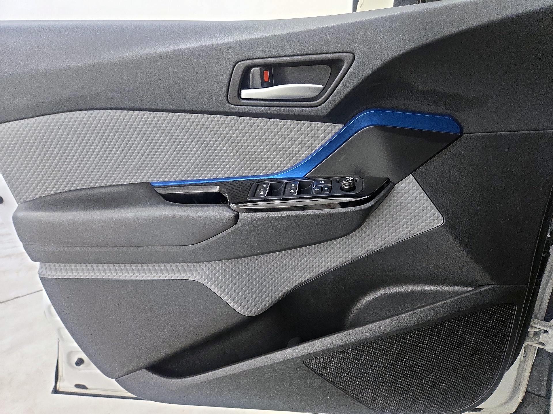 Thumbnail: 2019 Toyota C-HR - 12