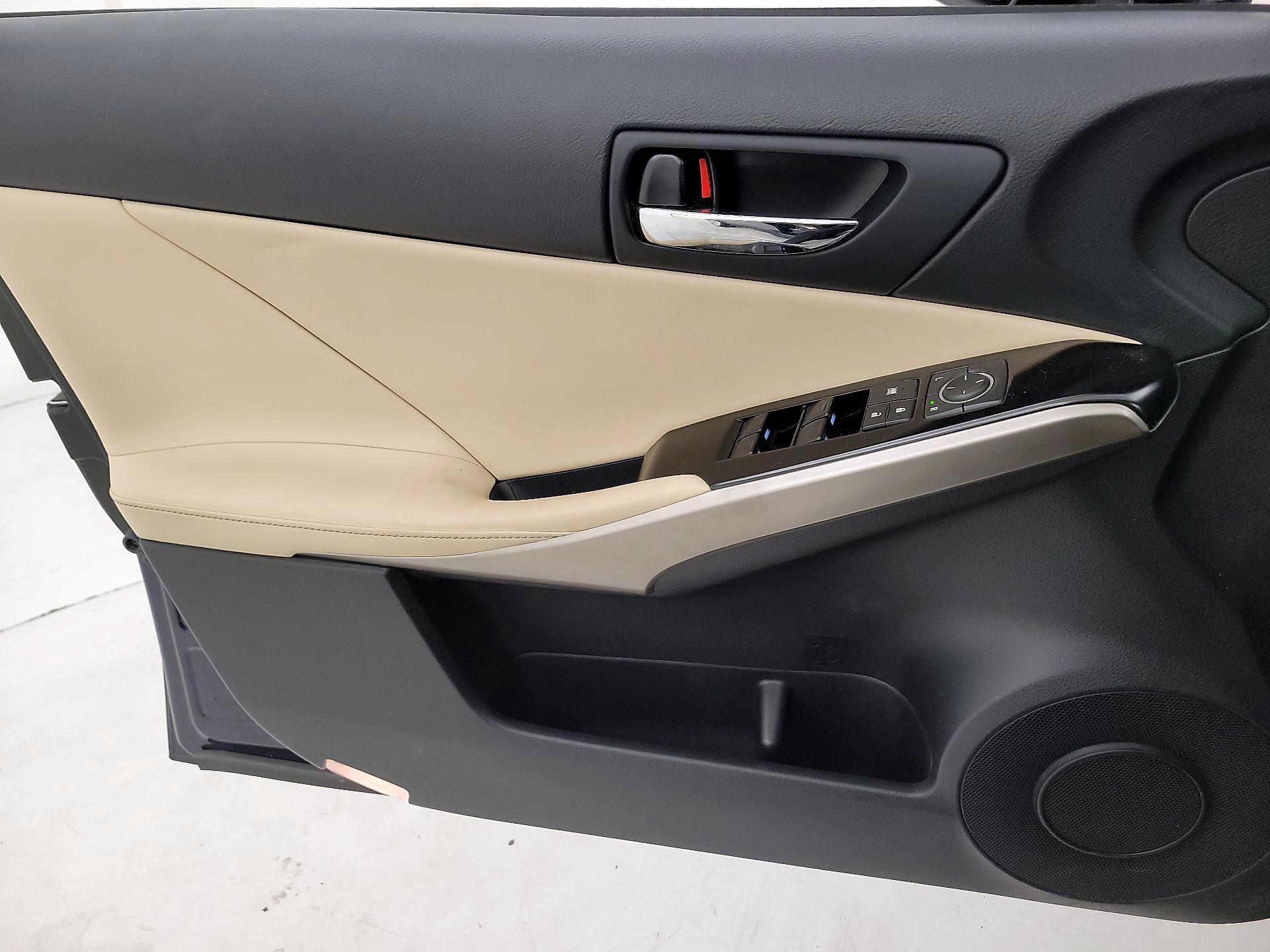 Thumbnail: 2014 Lexus IS - 12