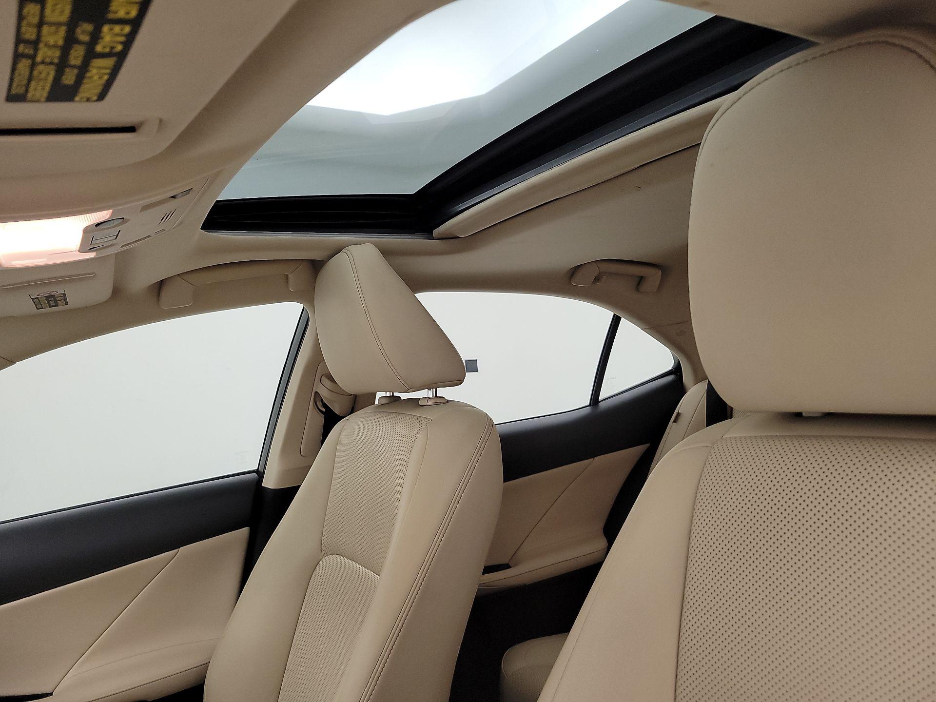 Thumbnail: 2014 Lexus IS - 18