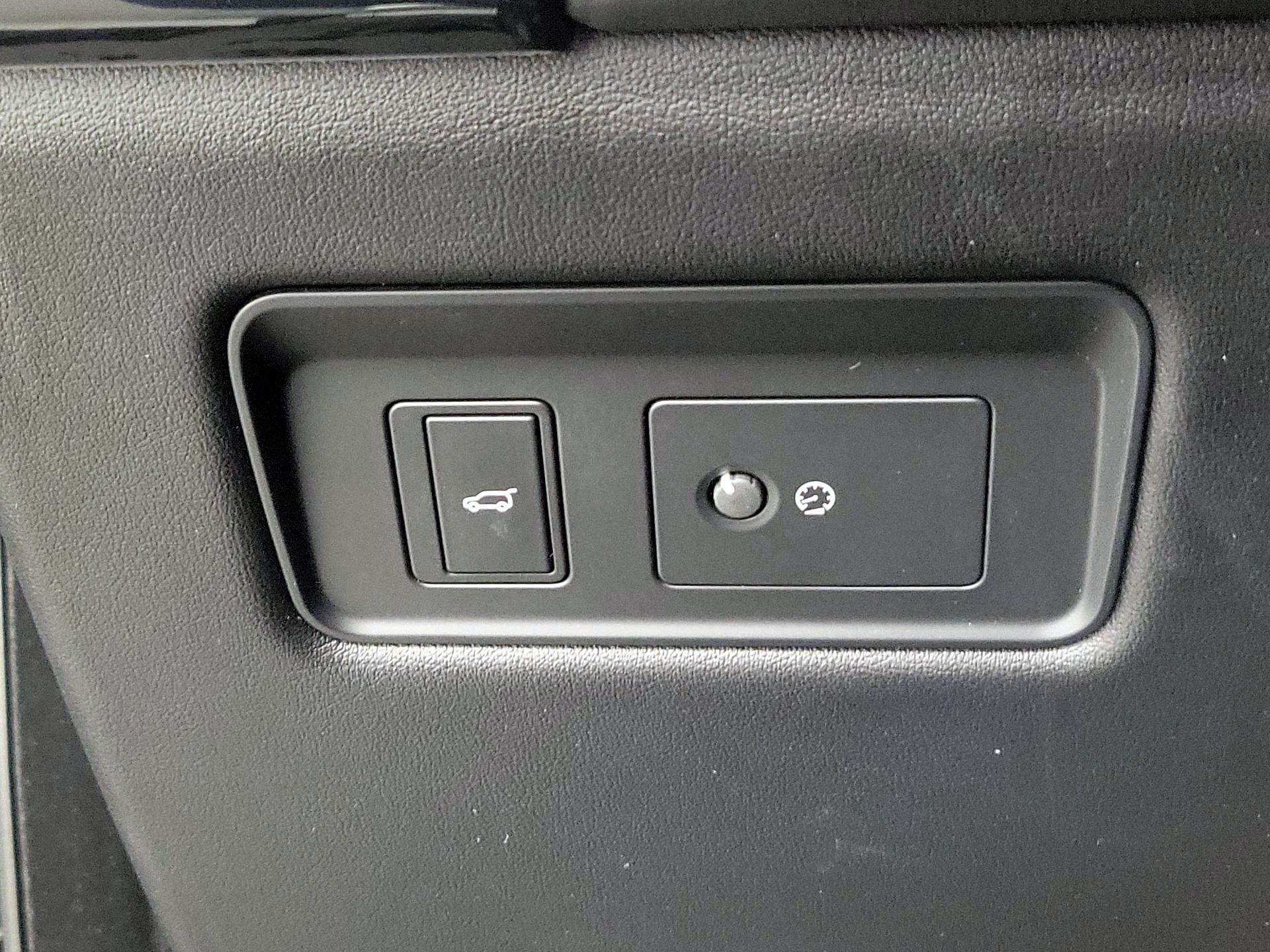 Thumbnail: 2022 Land Rover Range Rover - 13