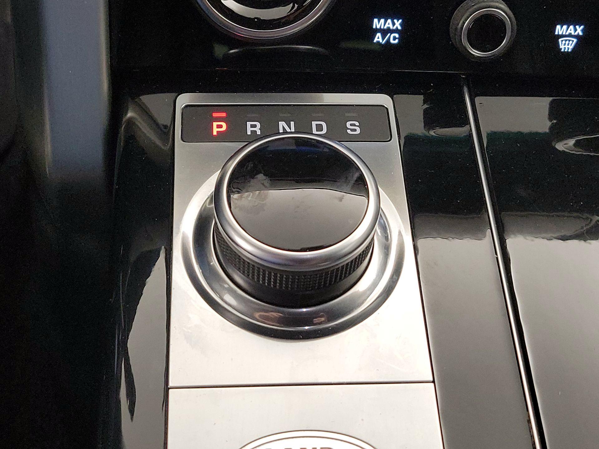 Thumbnail: 2022 Land Rover Range Rover - 18