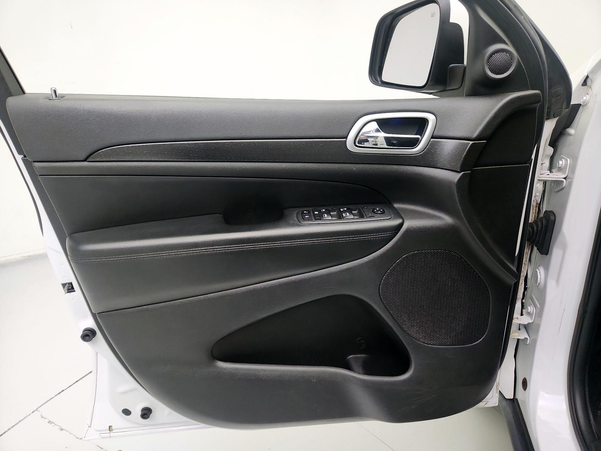 Thumbnail: 2018 Jeep Grand Cherokee - 12